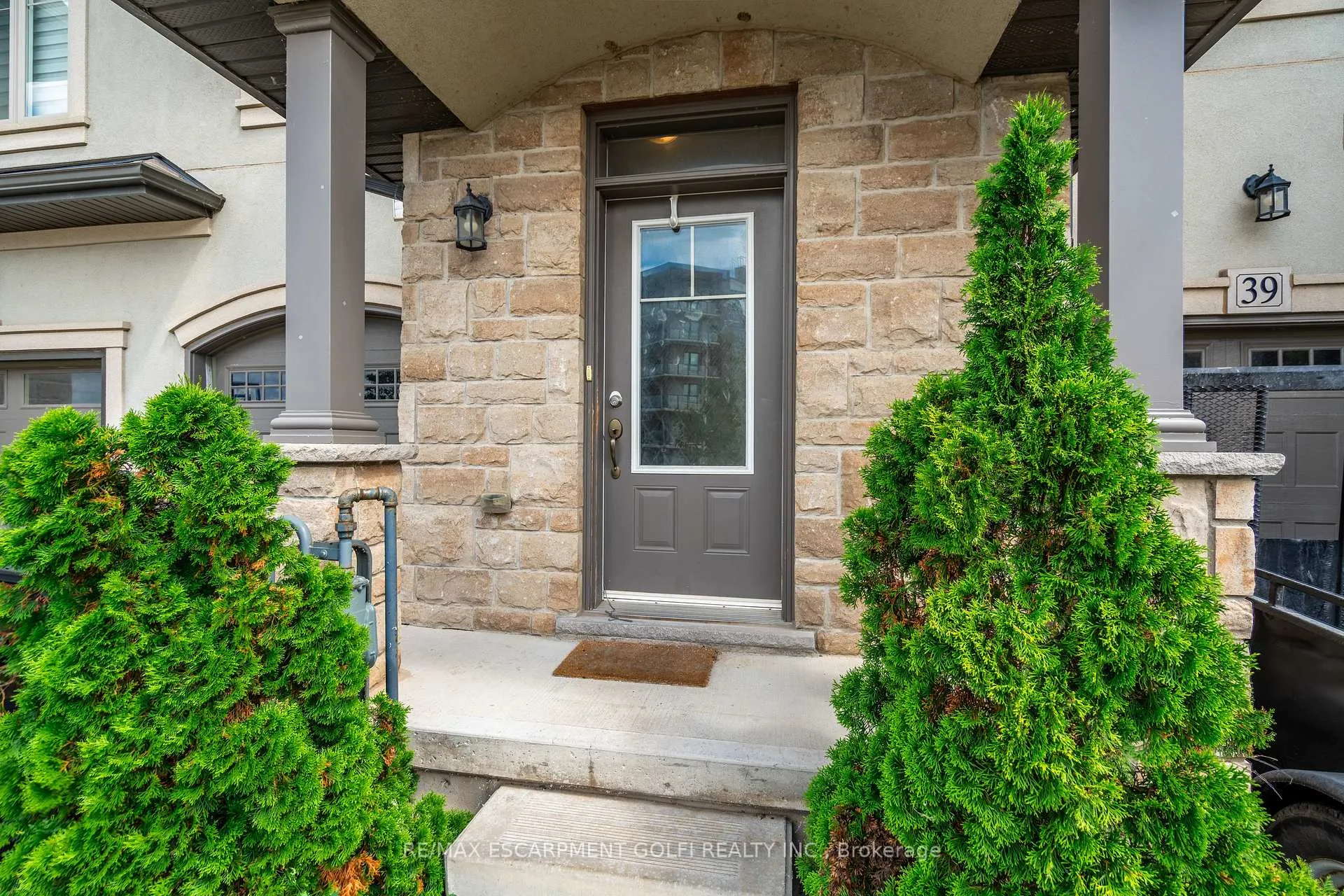 Photo 3 of Unit 40, 98 Shoreview Place, Hamilton, Lakeshore — HOMEH