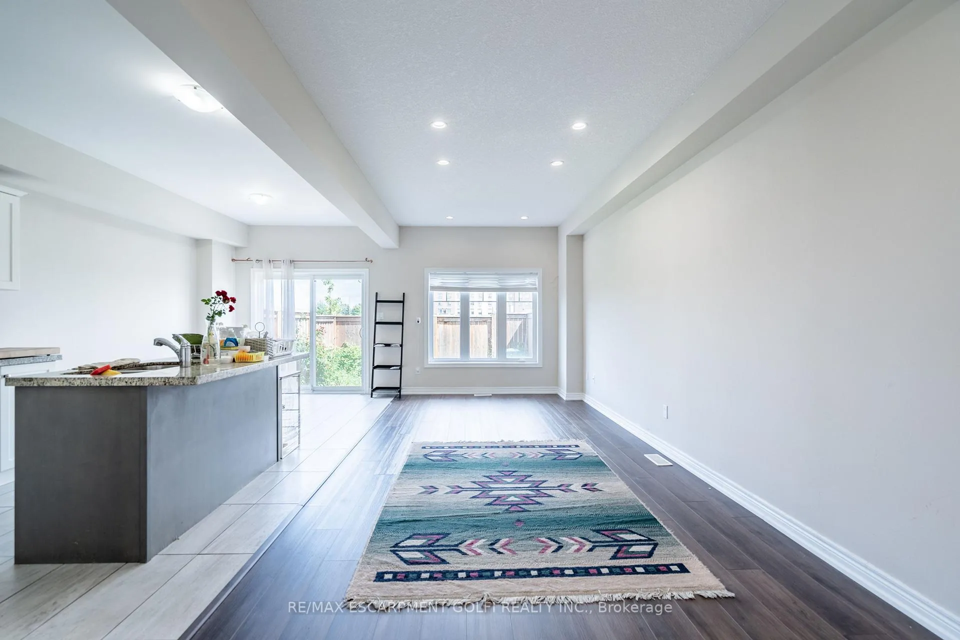 Photo 6 of Unit 40, 98 Shoreview Place, Hamilton, Lakeshore — HOMEH