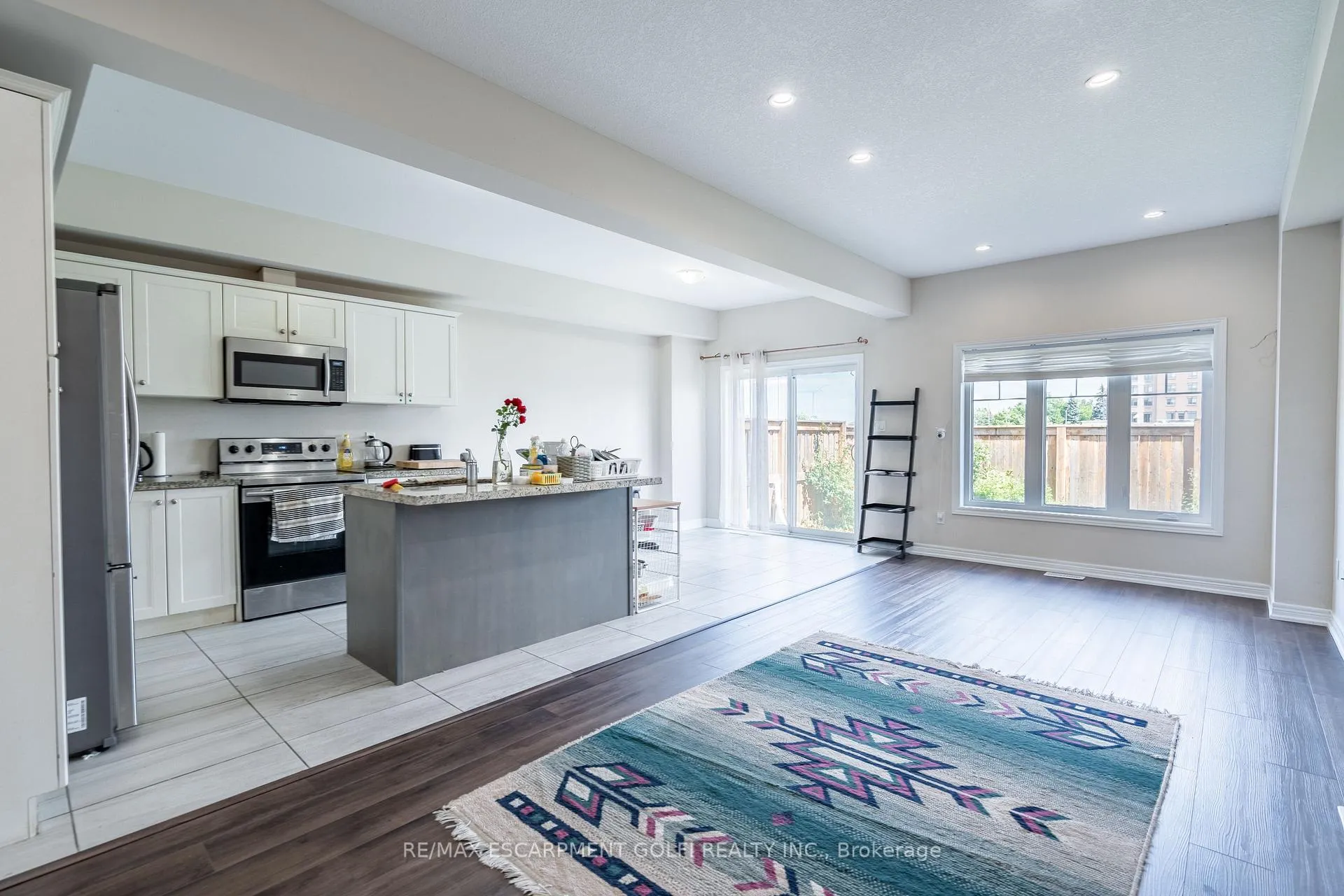 Photo 7 of Unit 40, 98 Shoreview Place, Hamilton, Lakeshore — HOMEH