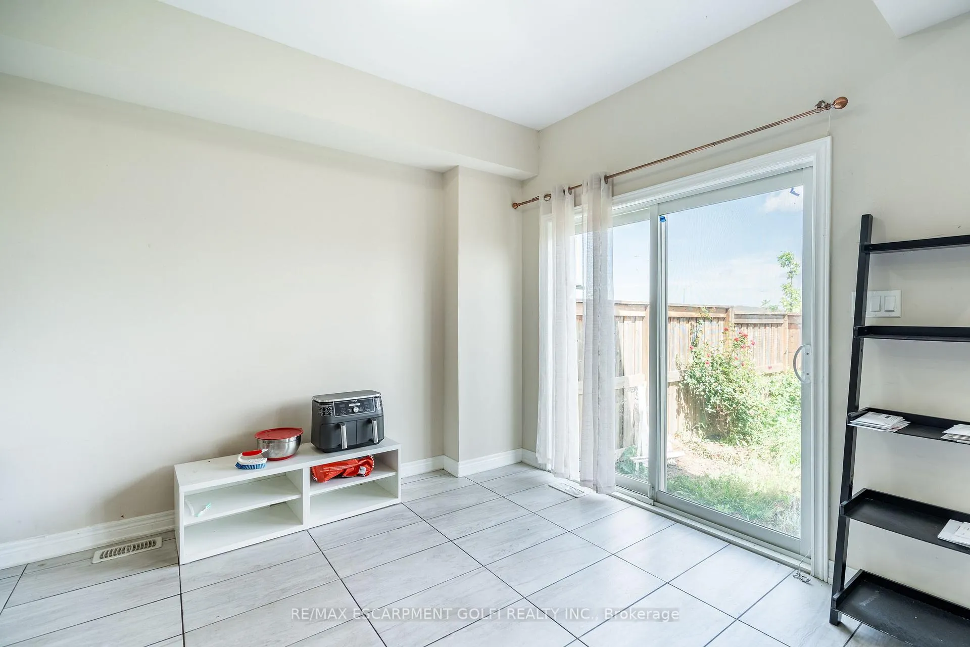 Photo 13 of Unit 40, 98 Shoreview Place, Hamilton, Lakeshore — HOMEH
