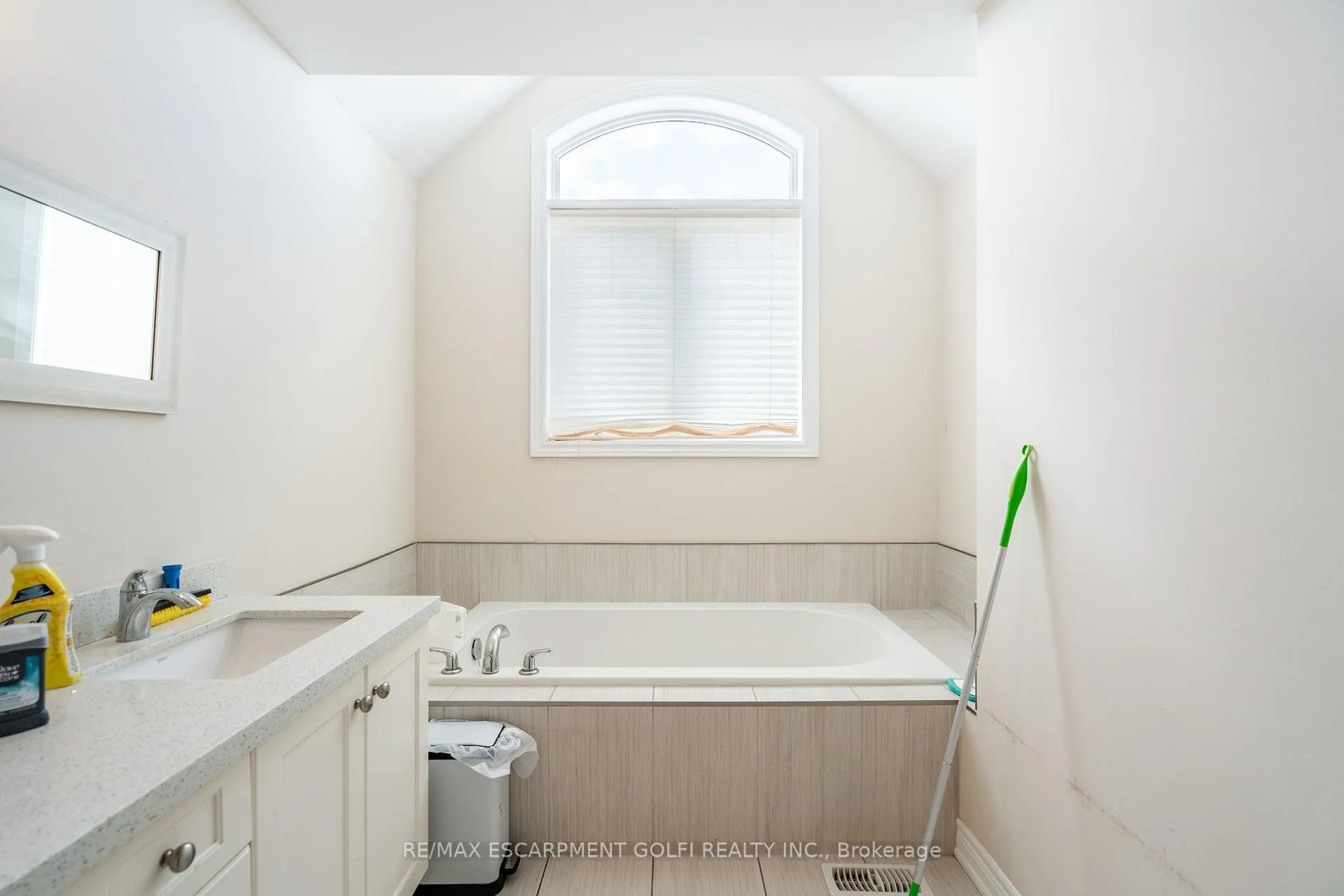Photo 17 of Unit 40, 98 Shoreview Place, Hamilton, Lakeshore — HOMEH