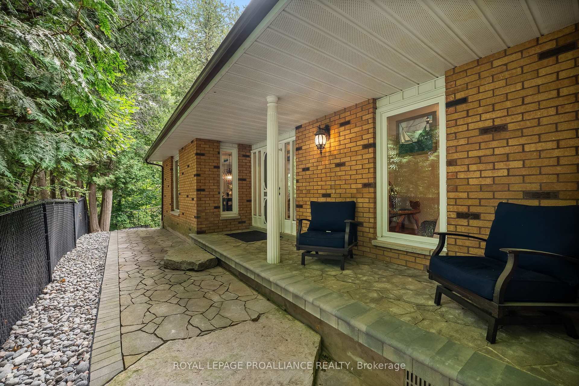 Photo 7 of 11 Pamela Court, Clarington, Bowmanville — HOMEH
