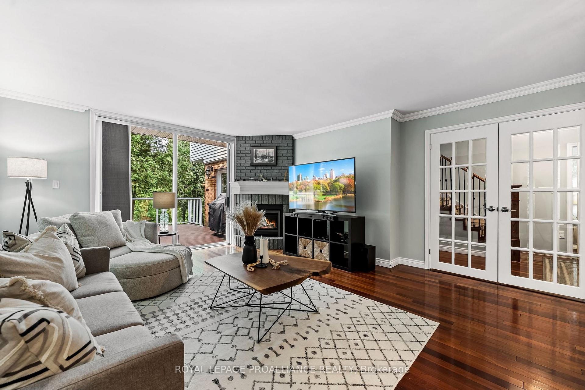 Photo 12 of 11 Pamela Court, Clarington, Bowmanville — HOMEH