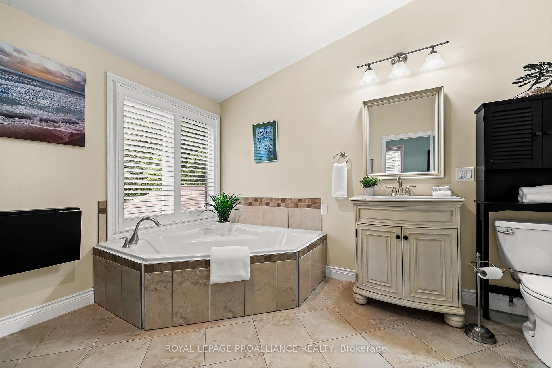 Photo 30 of 11 Pamela Court, Clarington, Bowmanville — HOMEH