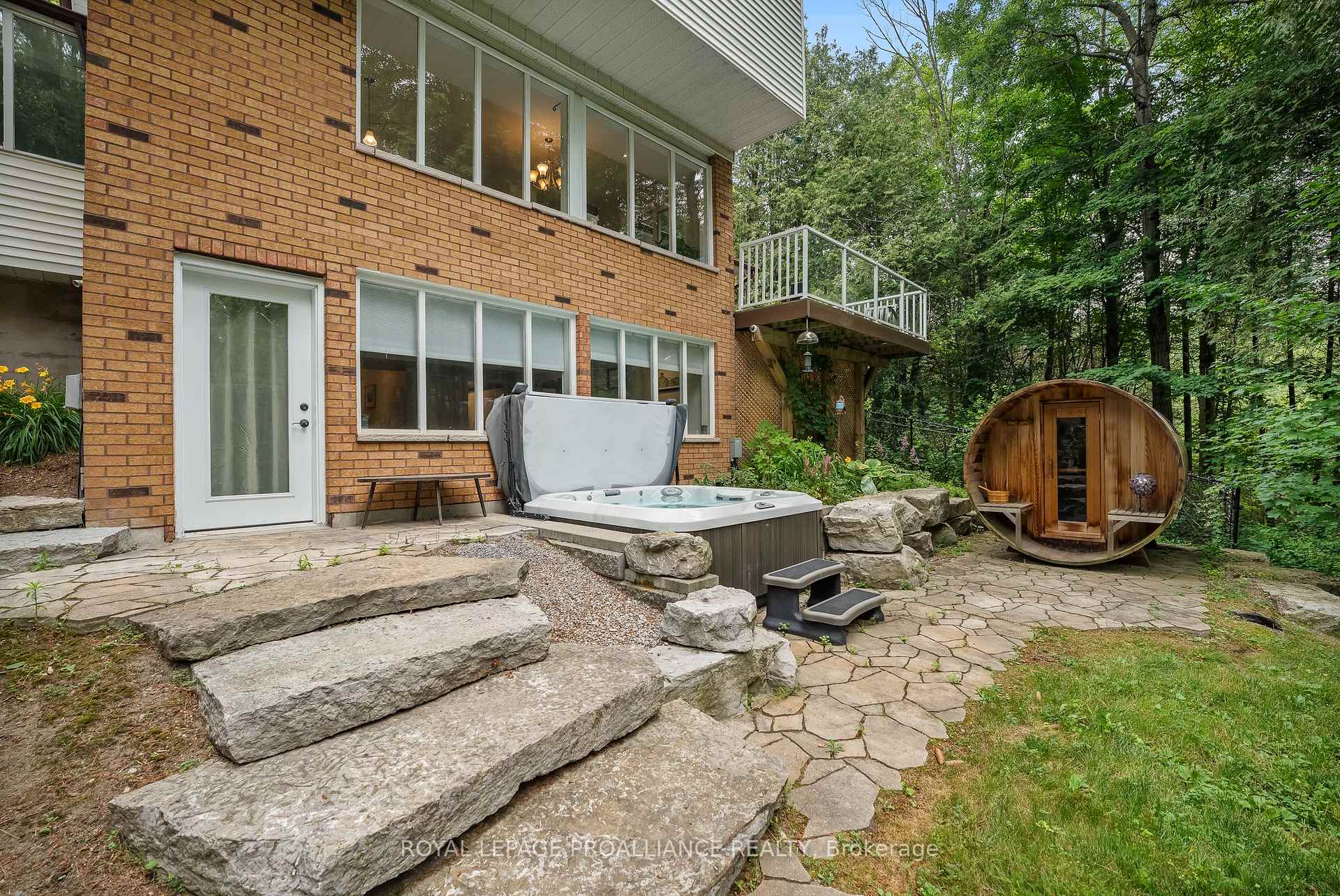 Photo 44 of 11 Pamela Court, Clarington, Bowmanville — HOMEH