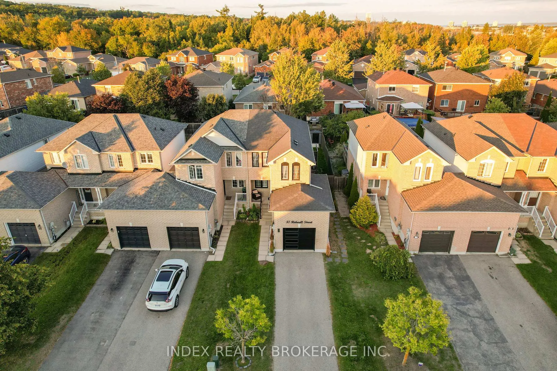 Photo 2 of 37 Ridwell Street, Barrie, Edgehill Drive — HOMEH