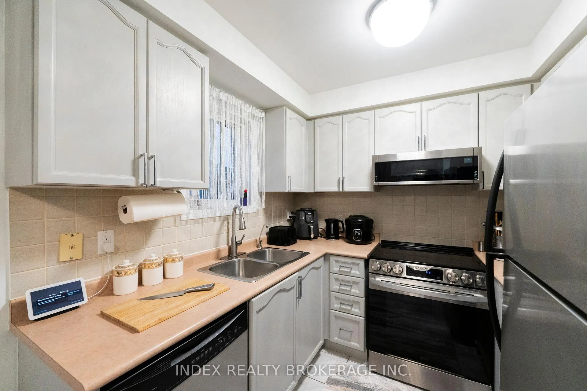 Photo 9 of 37 Ridwell Street, Barrie, Edgehill Drive — HOMEH