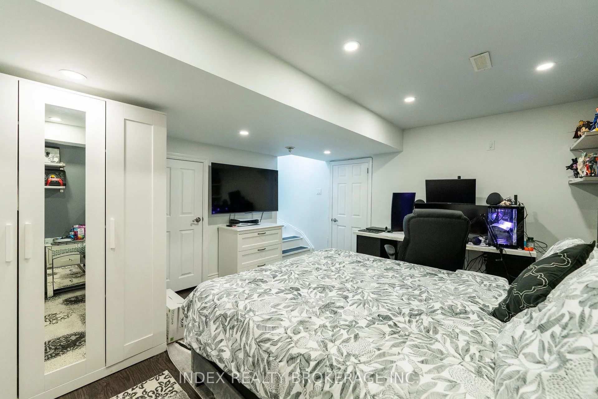 Photo 12 of 37 Ridwell Street, Barrie, Edgehill Drive — HOMEH