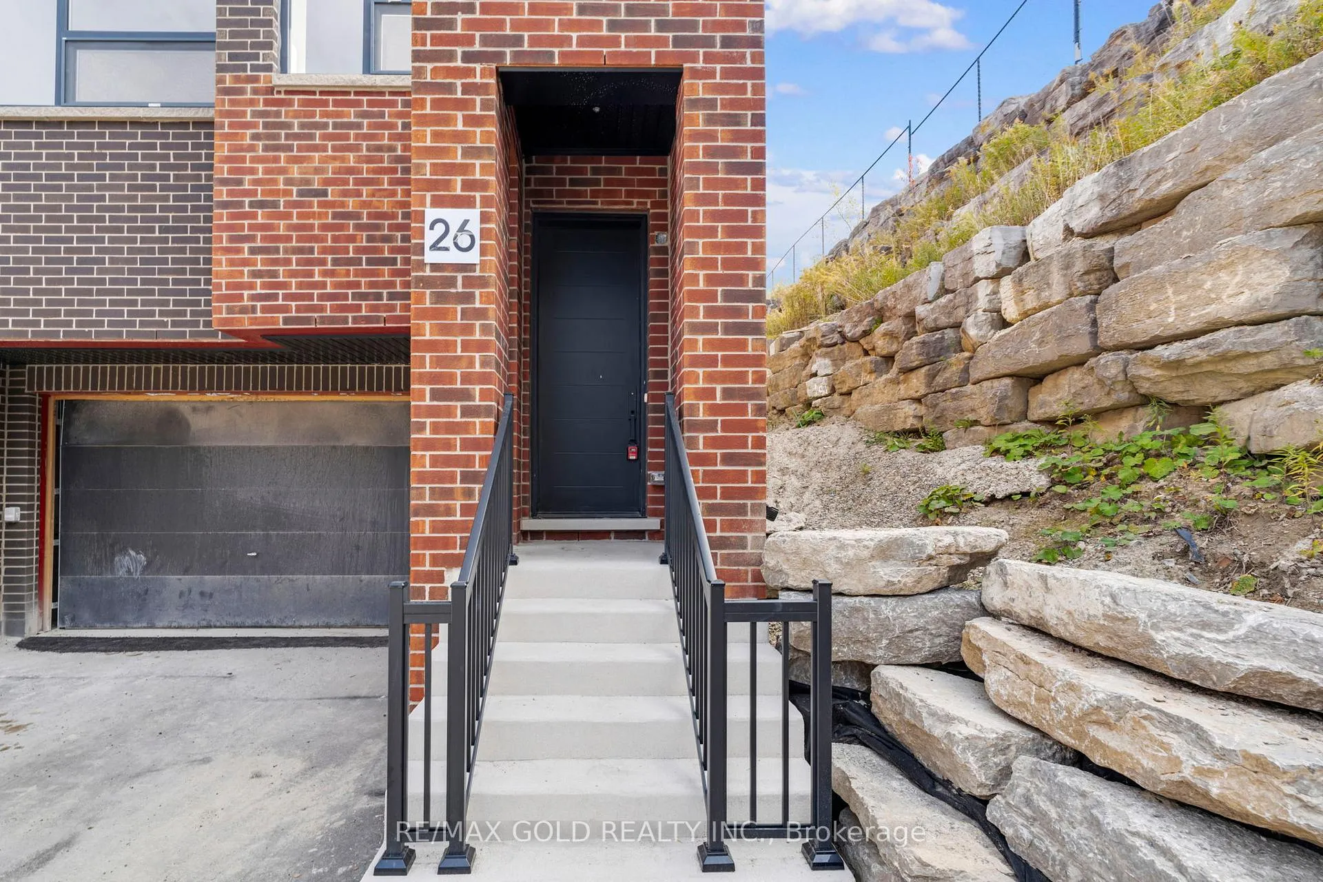 Photo 2 of Unit 2303, 26 Desiree Place, Caledon, Bolton West — HOMEH