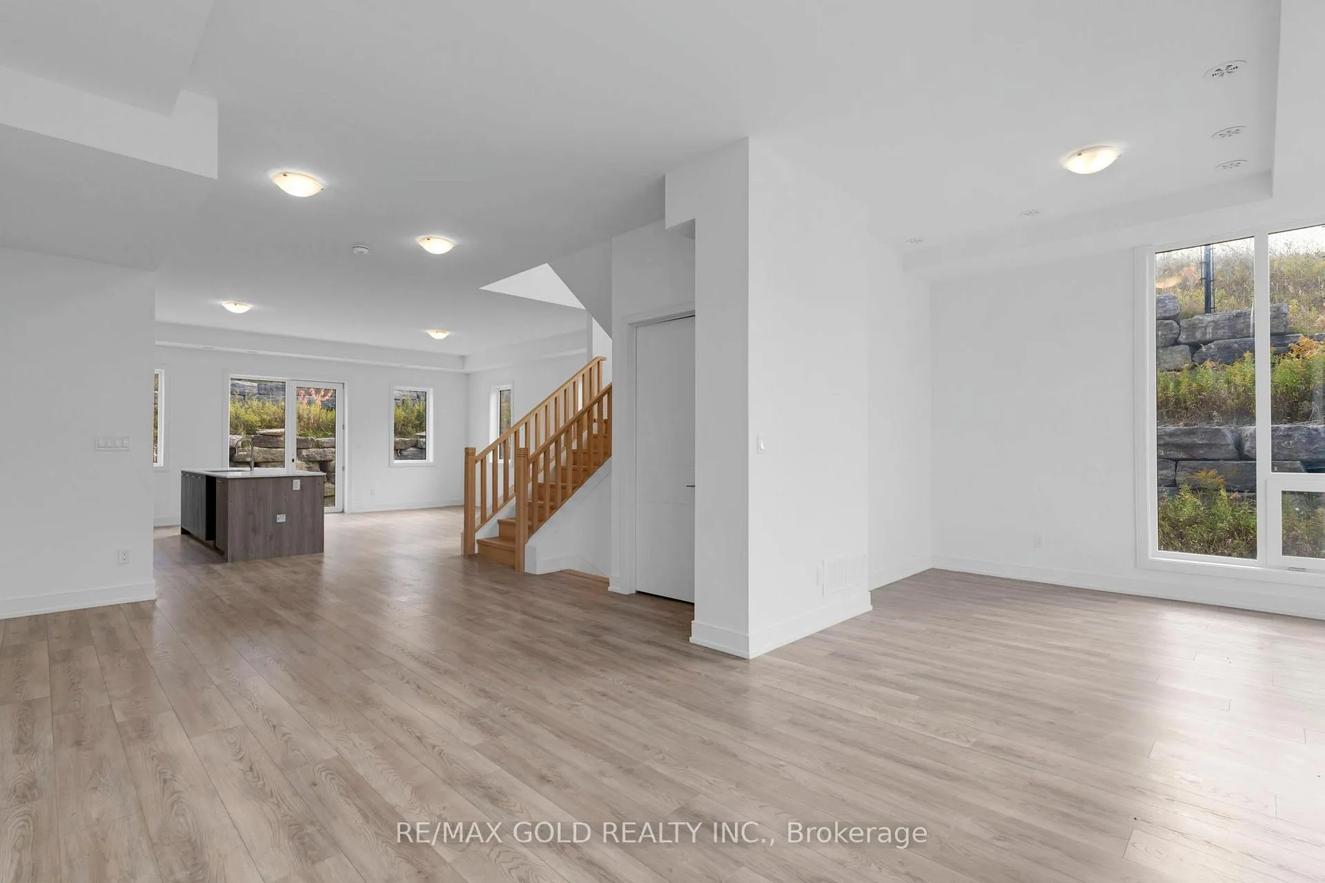 Photo 9 of Unit 2303, 26 Desiree Place, Caledon, Bolton West — HOMEH