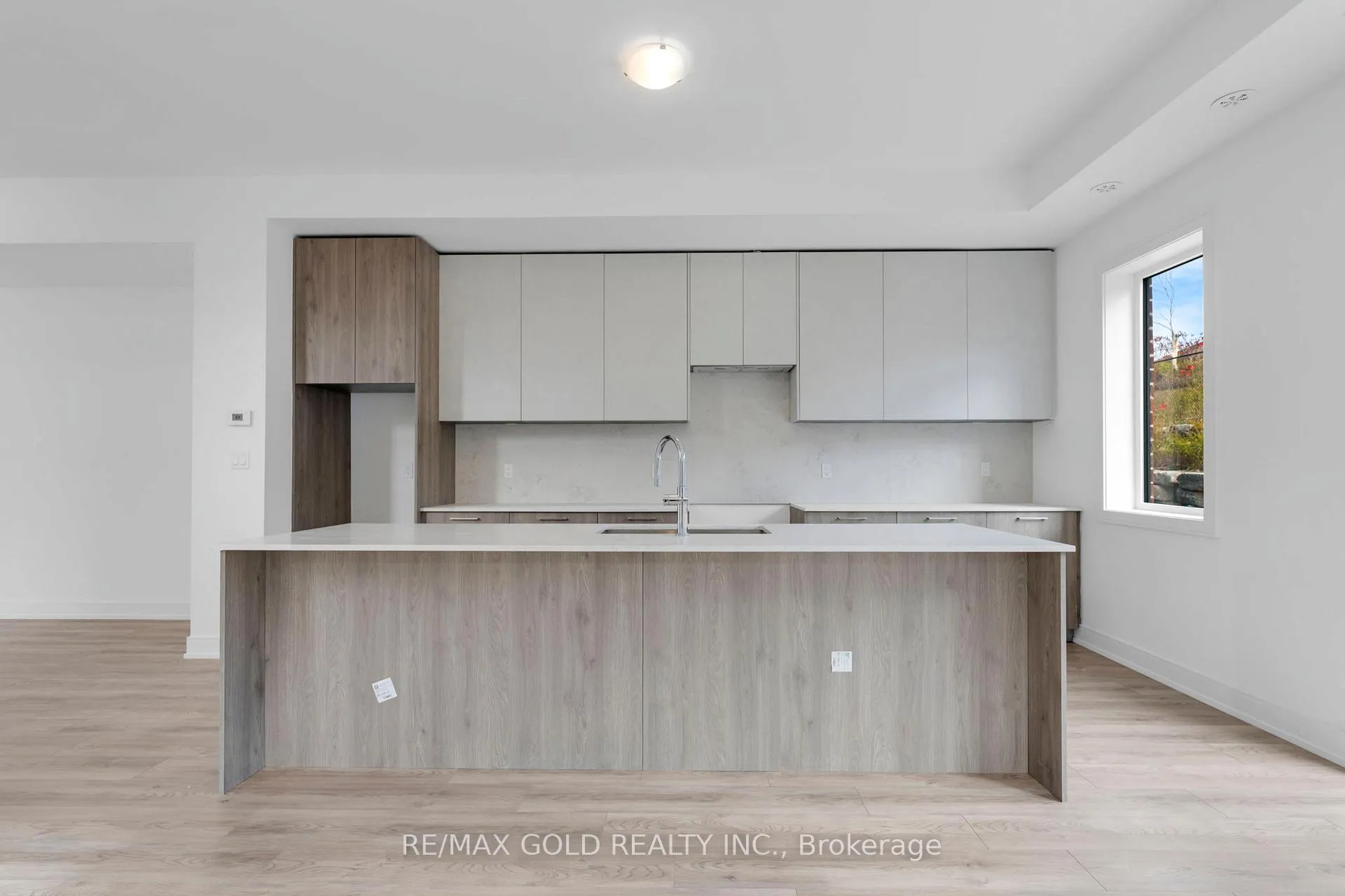 Photo 11 of Unit 2303, 26 Desiree Place, Caledon, Bolton West — HOMEH