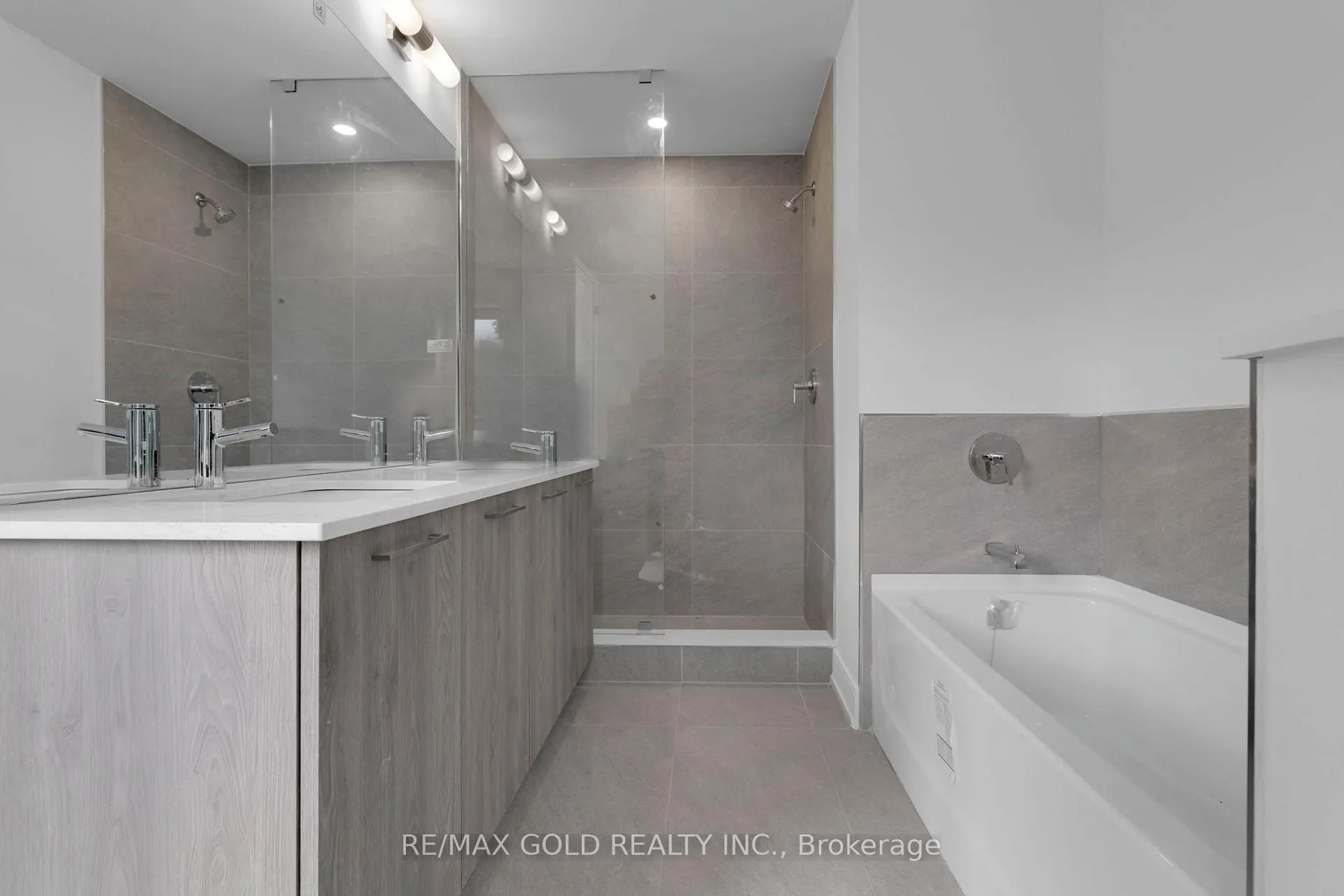 Photo 17 of Unit 2303, 26 Desiree Place, Caledon, Bolton West — HOMEH