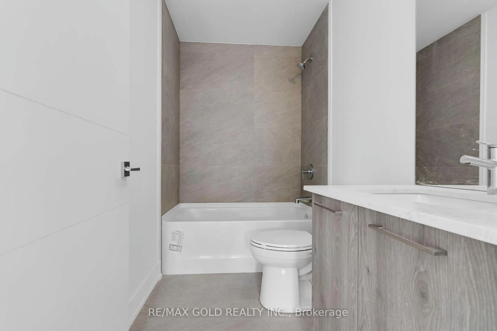 Photo 20 of Unit 2303, 26 Desiree Place, Caledon, Bolton West — HOMEH