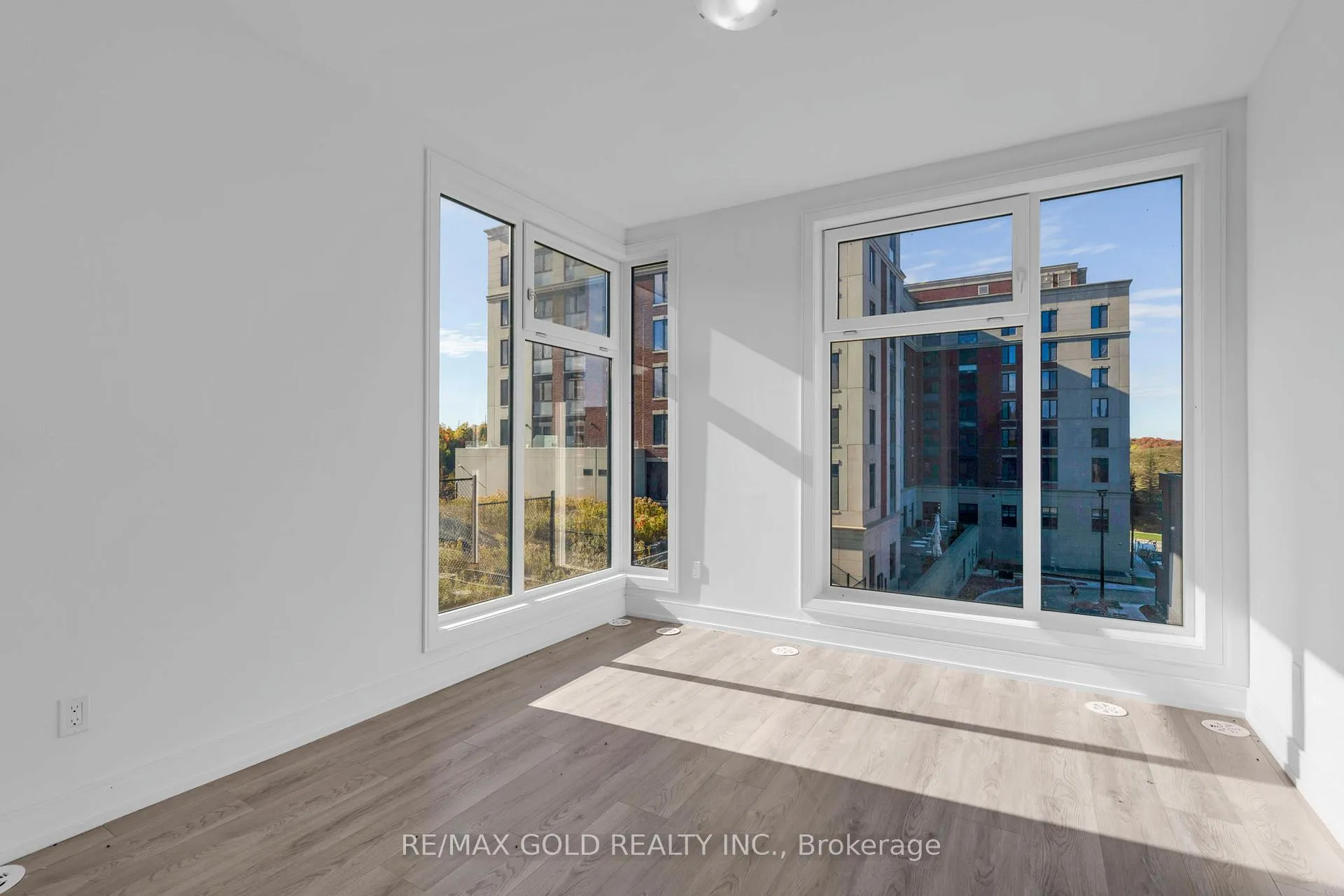 Photo 23 of Unit 2303, 26 Desiree Place, Caledon, Bolton West — HOMEH