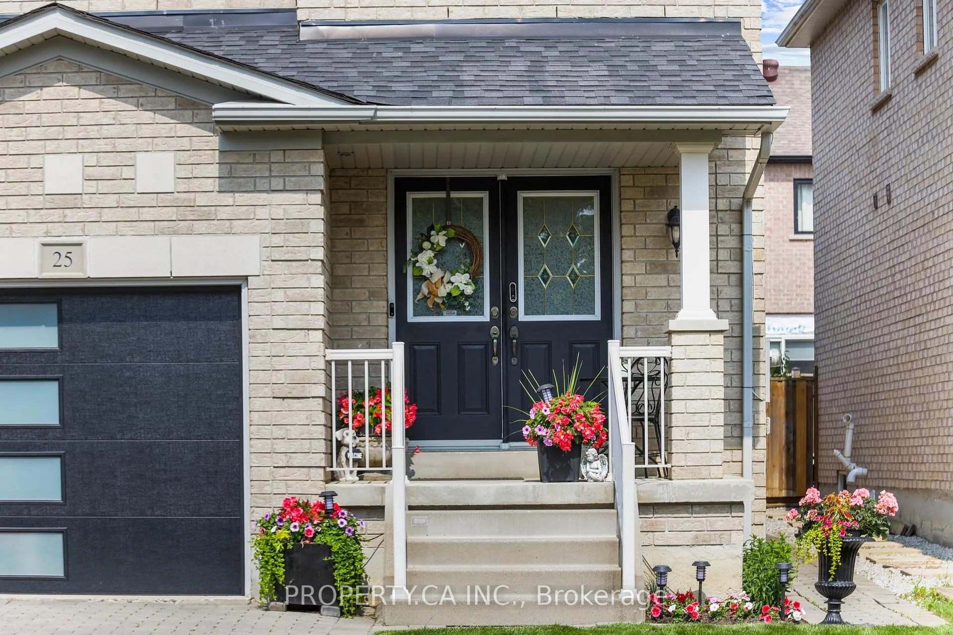 Photo 2 of 25 Boticelli Way, Vaughan, Vellore Village — HOMEH