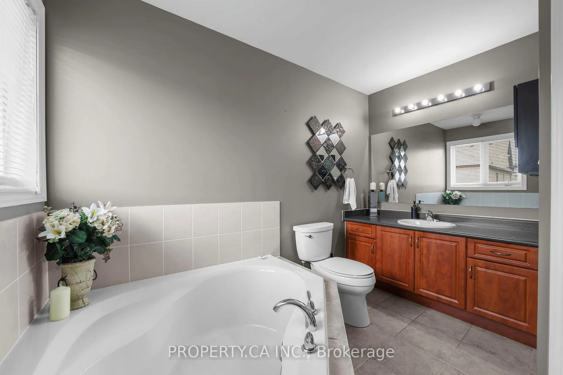 Photo 23 of 25 Boticelli Way, Vaughan, Vellore Village — HOMEH