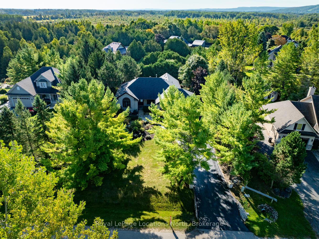Photo 43 of 26 Trails End, Collingwood — HOMEH