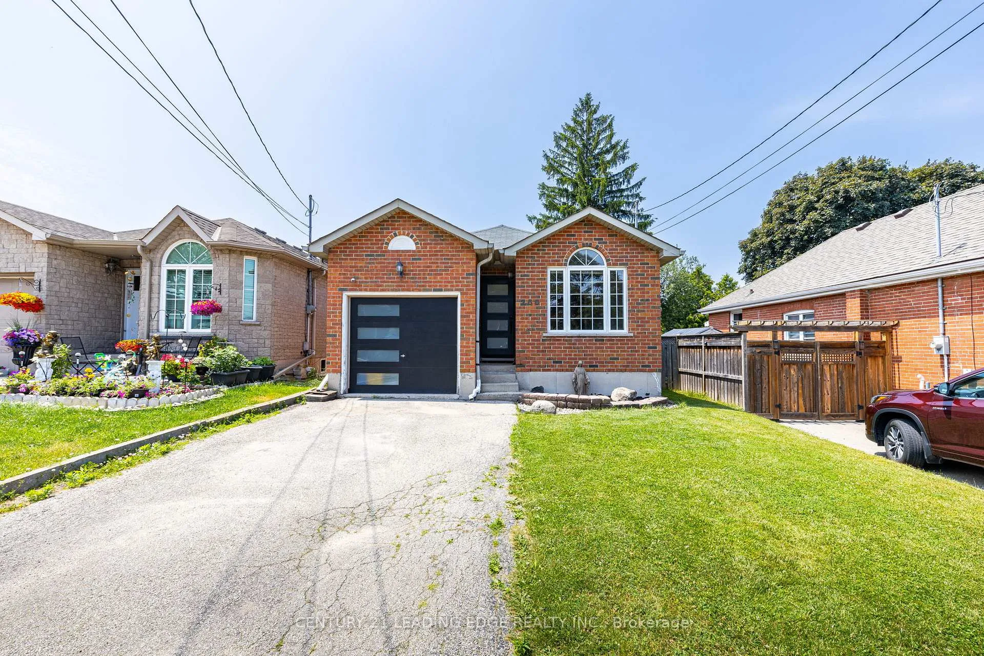 Photo 2 of 286 E 12TH Street, Hamilton, Inch Park — HOMEH