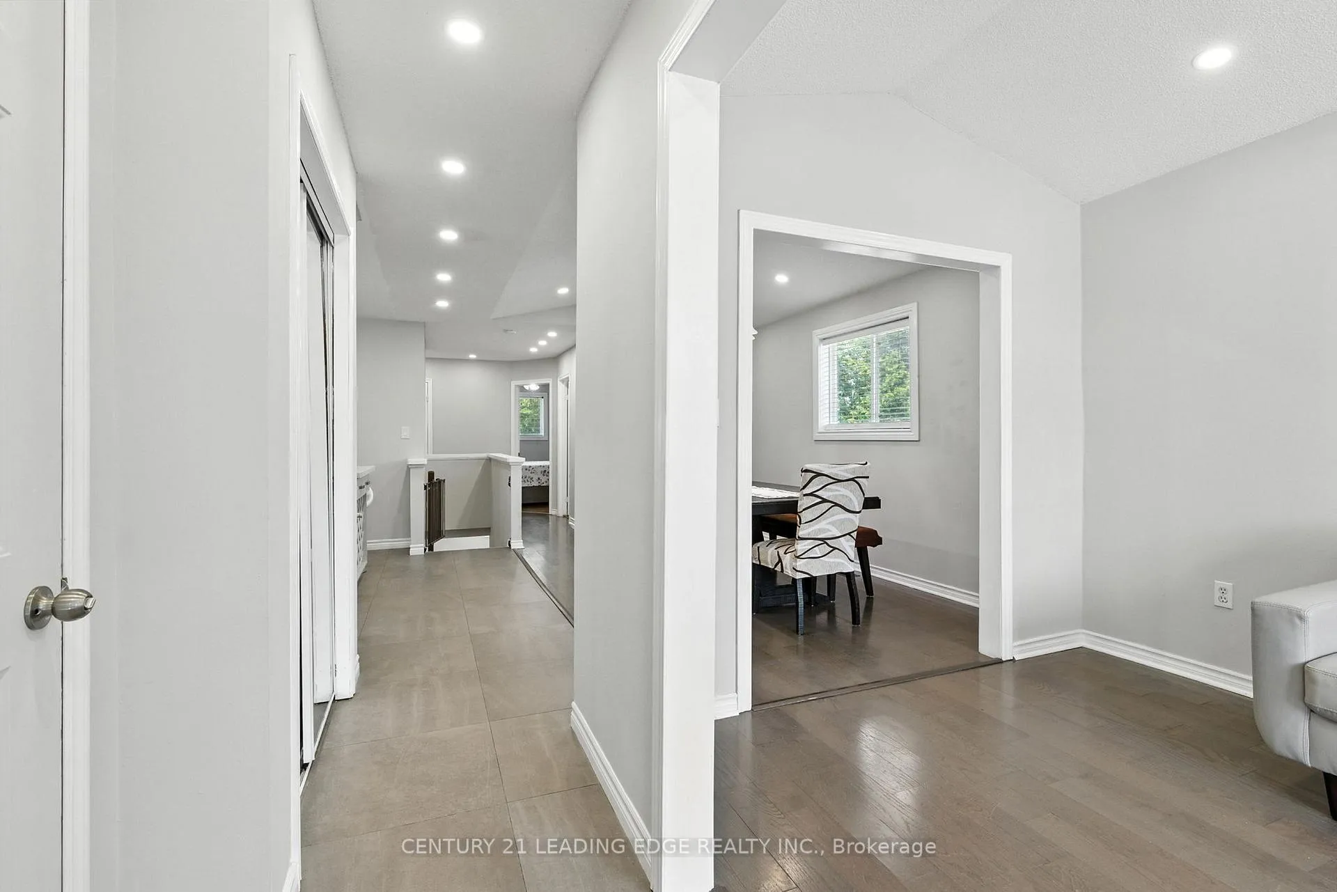 Photo 3 of 286 E 12TH Street, Hamilton, Inch Park — HOMEH