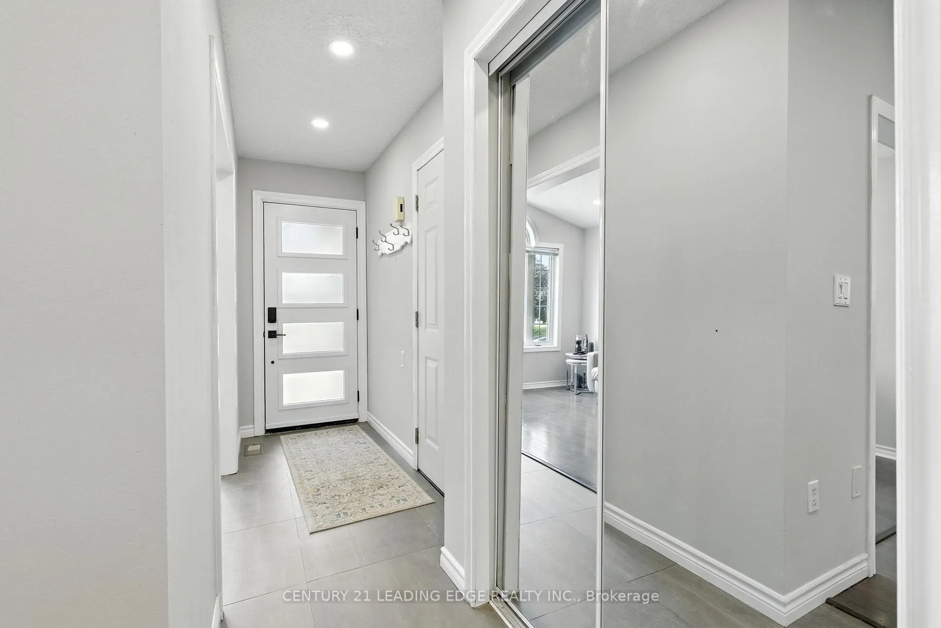 Photo 4 of 286 E 12TH Street, Hamilton, Inch Park — HOMEH