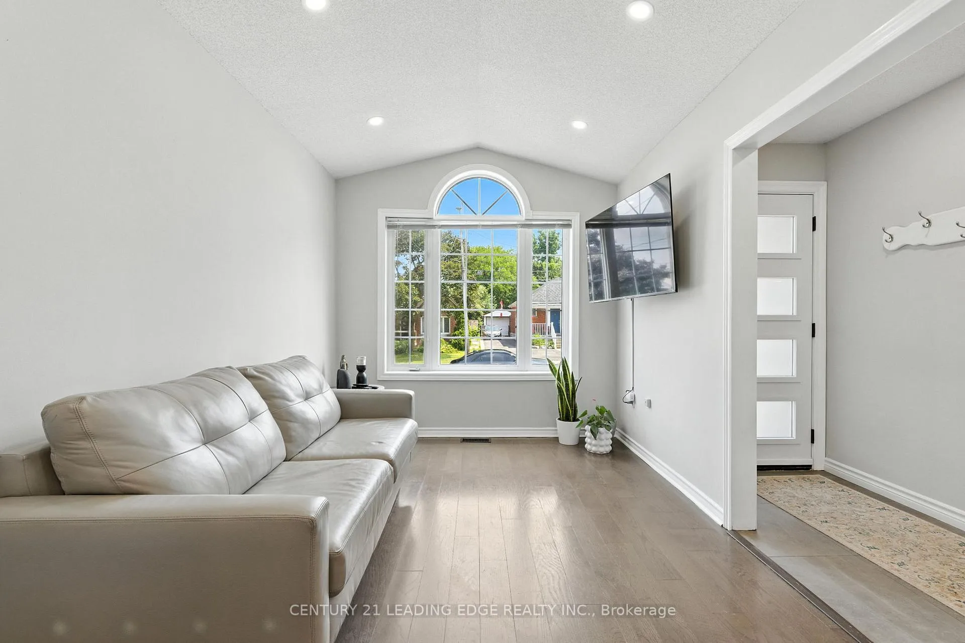 Photo 6 of 286 E 12TH Street, Hamilton, Inch Park — HOMEH
