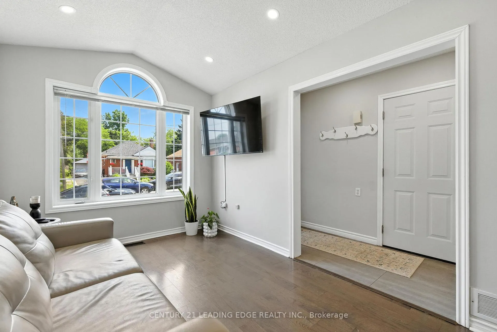 Photo 7 of 286 E 12TH Street, Hamilton, Inch Park — HOMEH