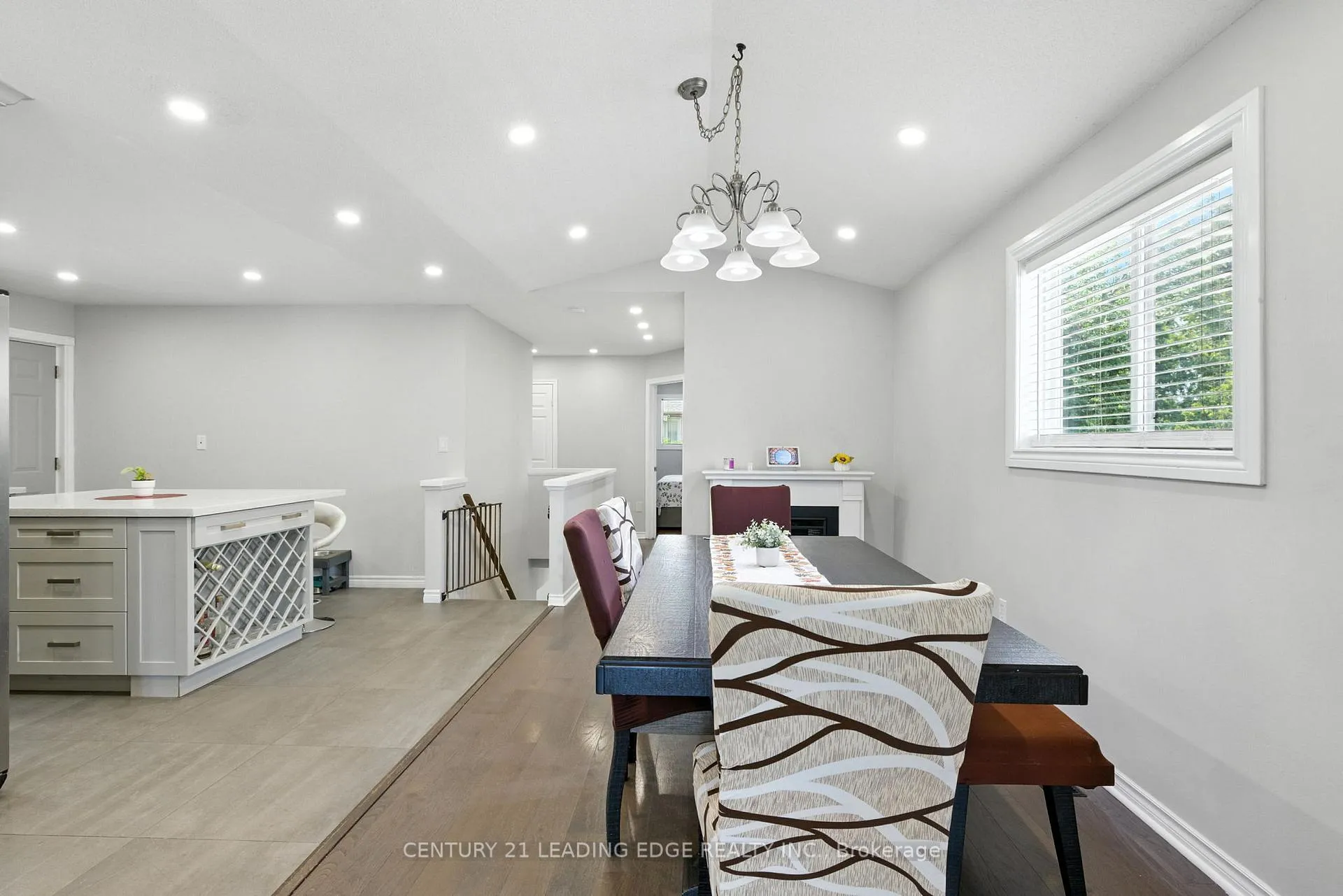 Photo 8 of 286 E 12TH Street, Hamilton, Inch Park — HOMEH