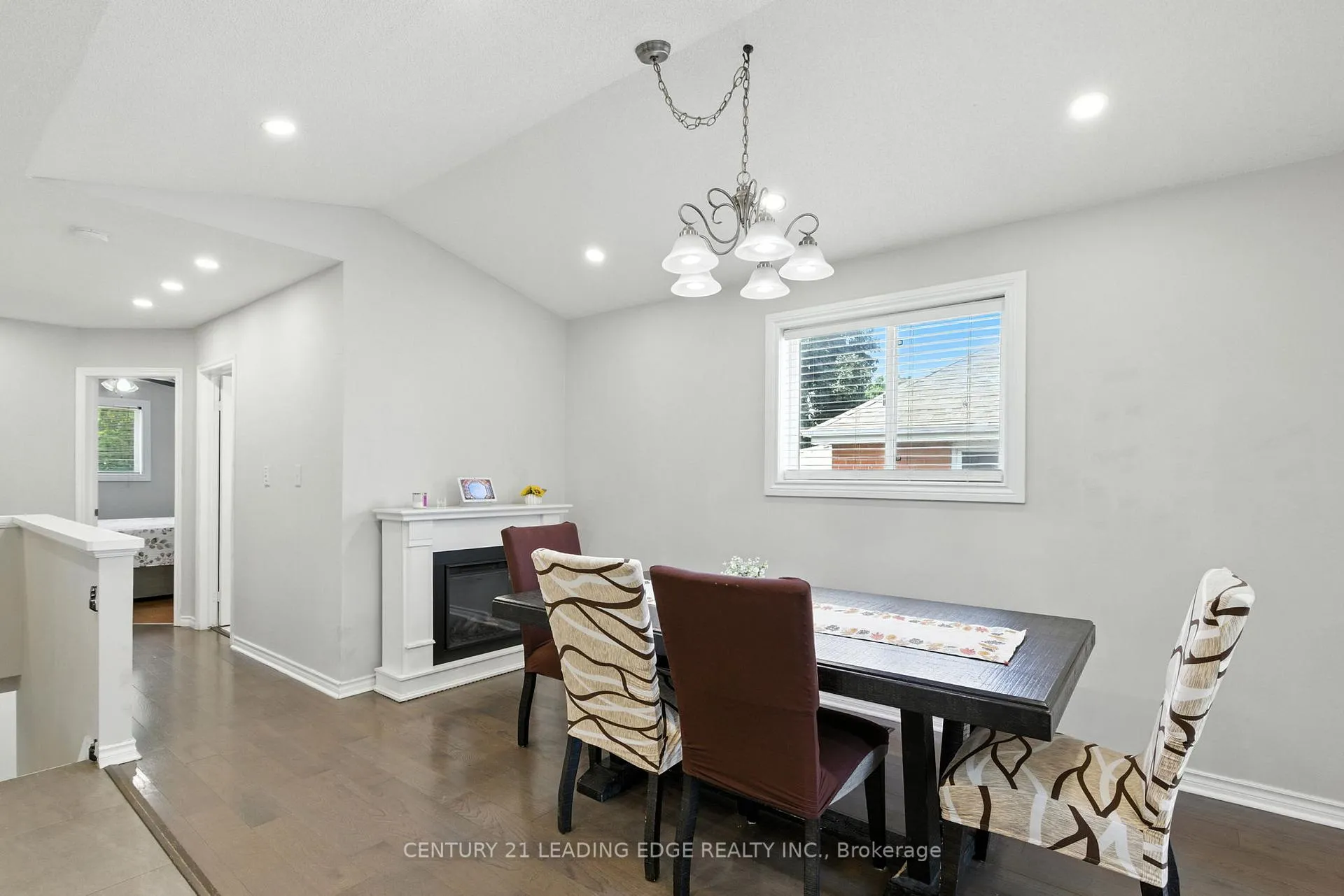 Photo 9 of 286 E 12TH Street, Hamilton, Inch Park — HOMEH