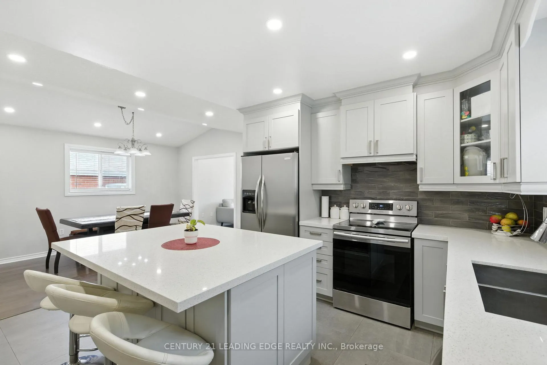 Photo 13 of 286 E 12TH Street, Hamilton, Inch Park — HOMEH