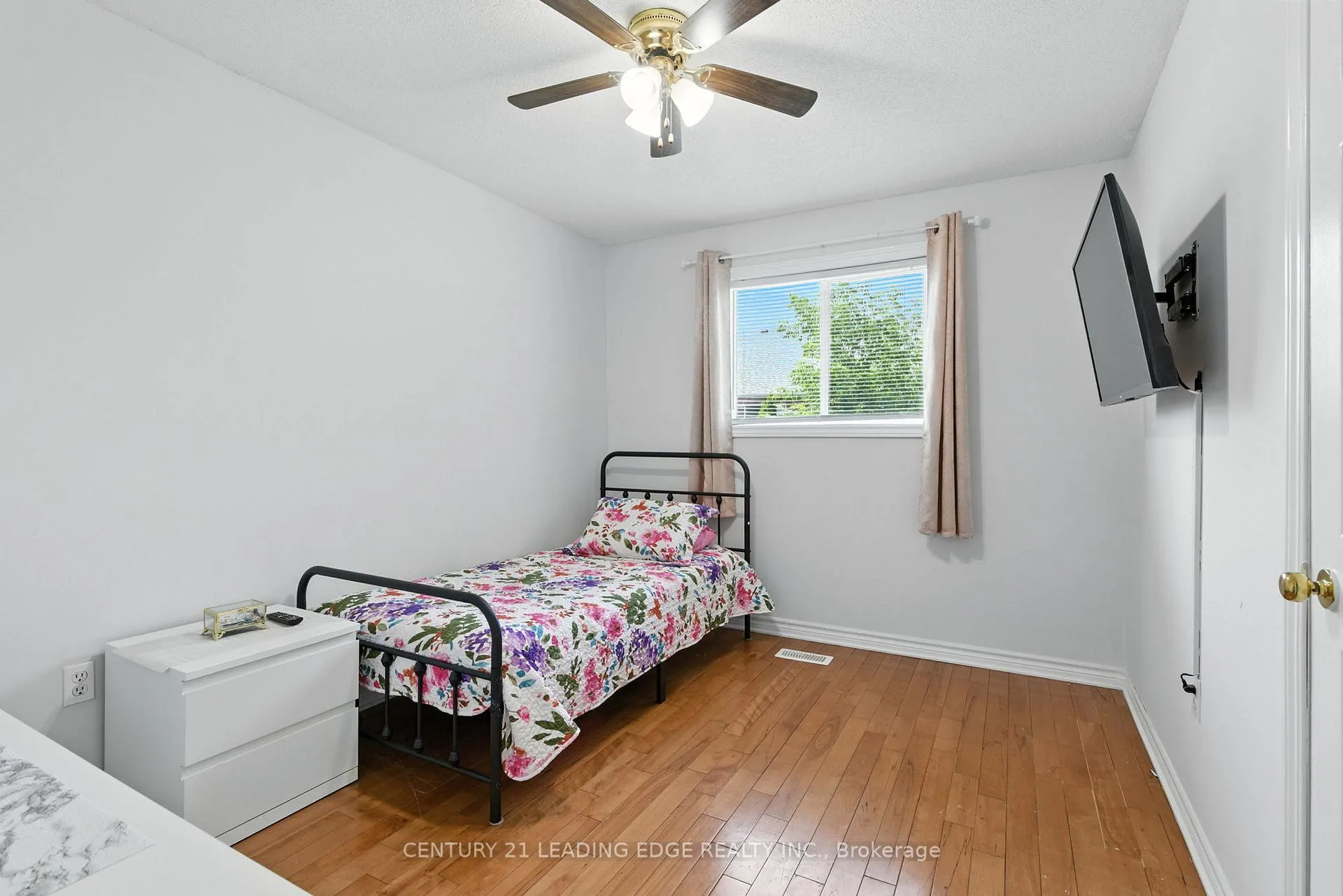 Photo 17 of 286 E 12TH Street, Hamilton, Inch Park — HOMEH