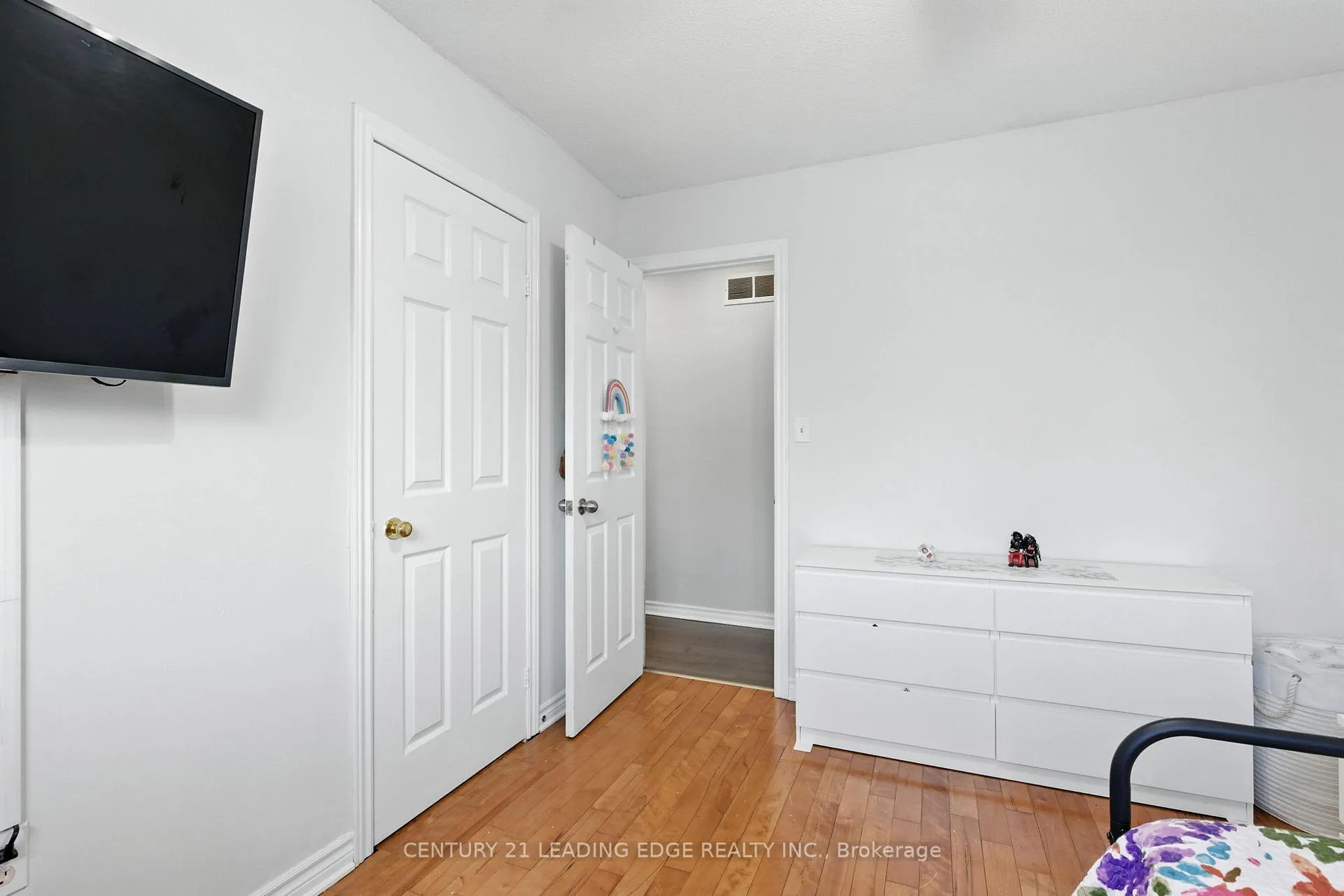 Photo 18 of 286 E 12TH Street, Hamilton, Inch Park — HOMEH