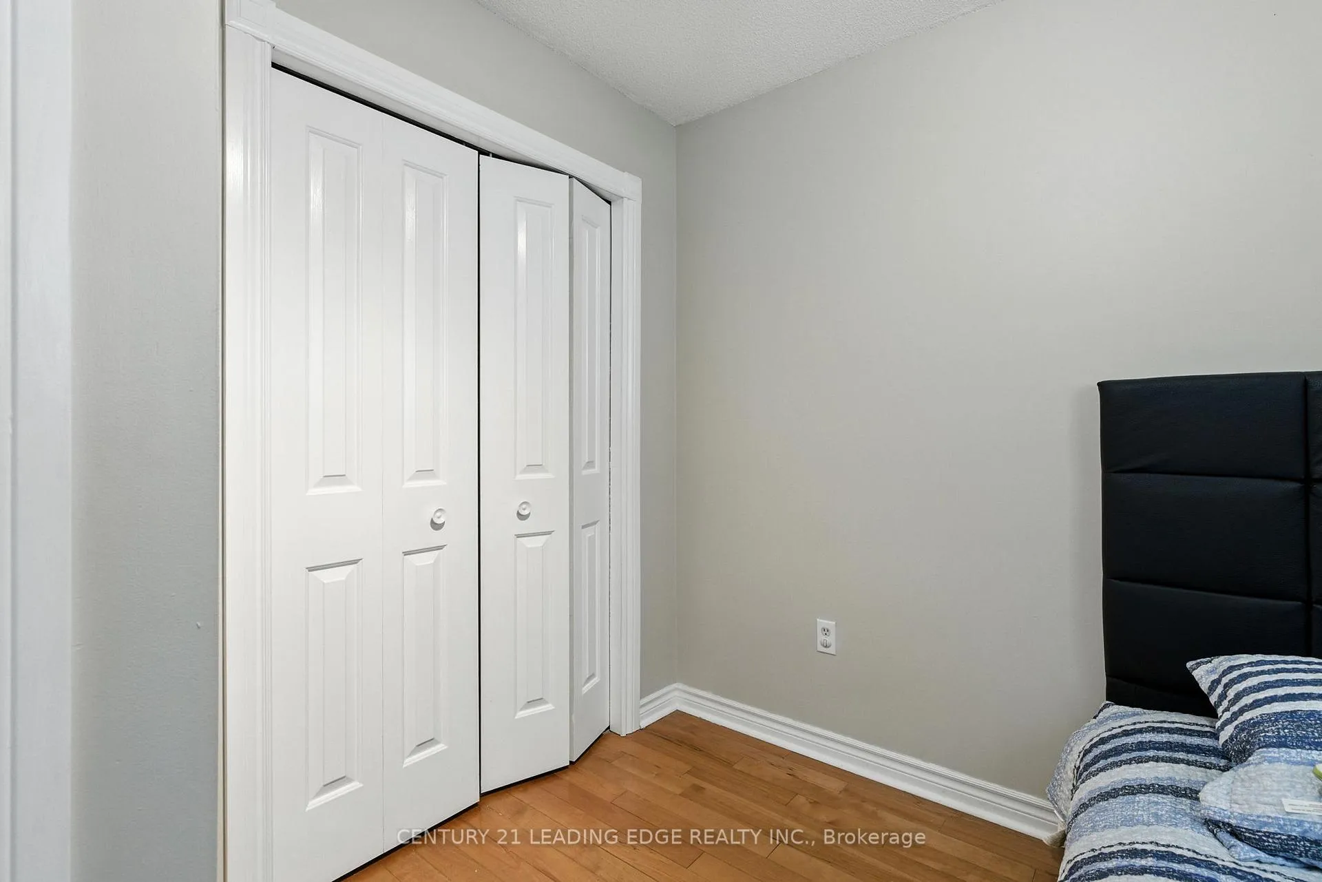 Photo 20 of 286 E 12TH Street, Hamilton, Inch Park — HOMEH