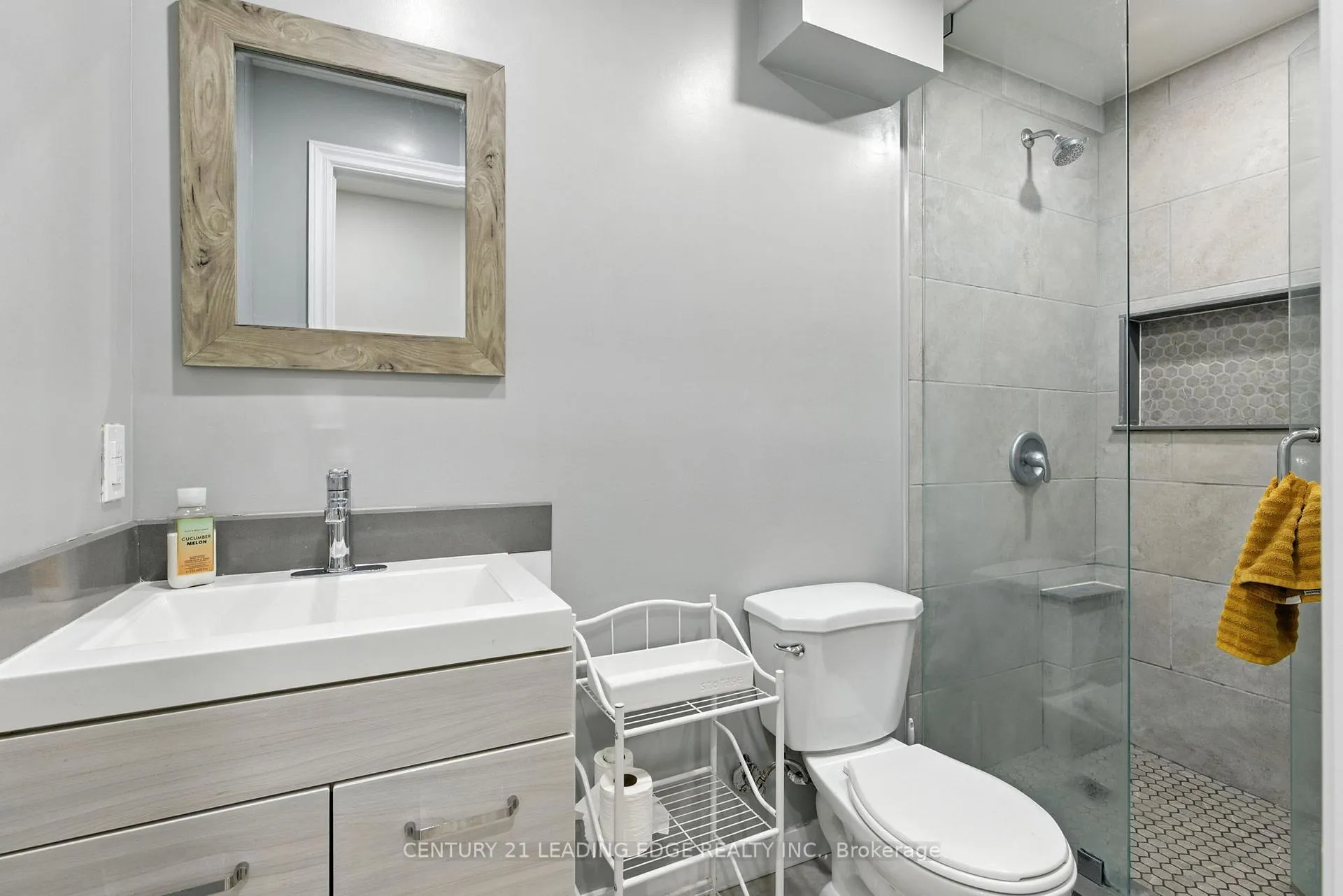 Photo 23 of 286 E 12TH Street, Hamilton, Inch Park — HOMEH