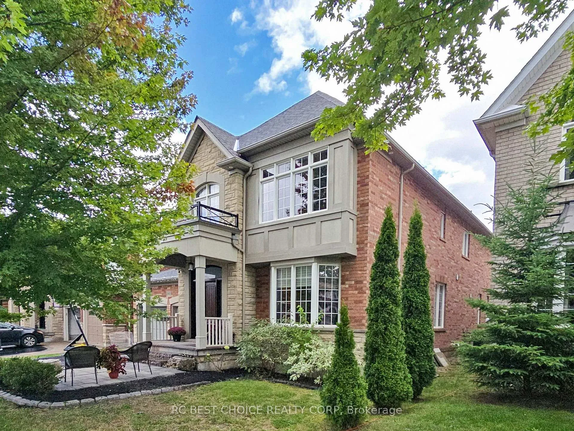 Photo 2 of 192 Tonner Crescent, Aurora, Bayview Northeast — HOMEH