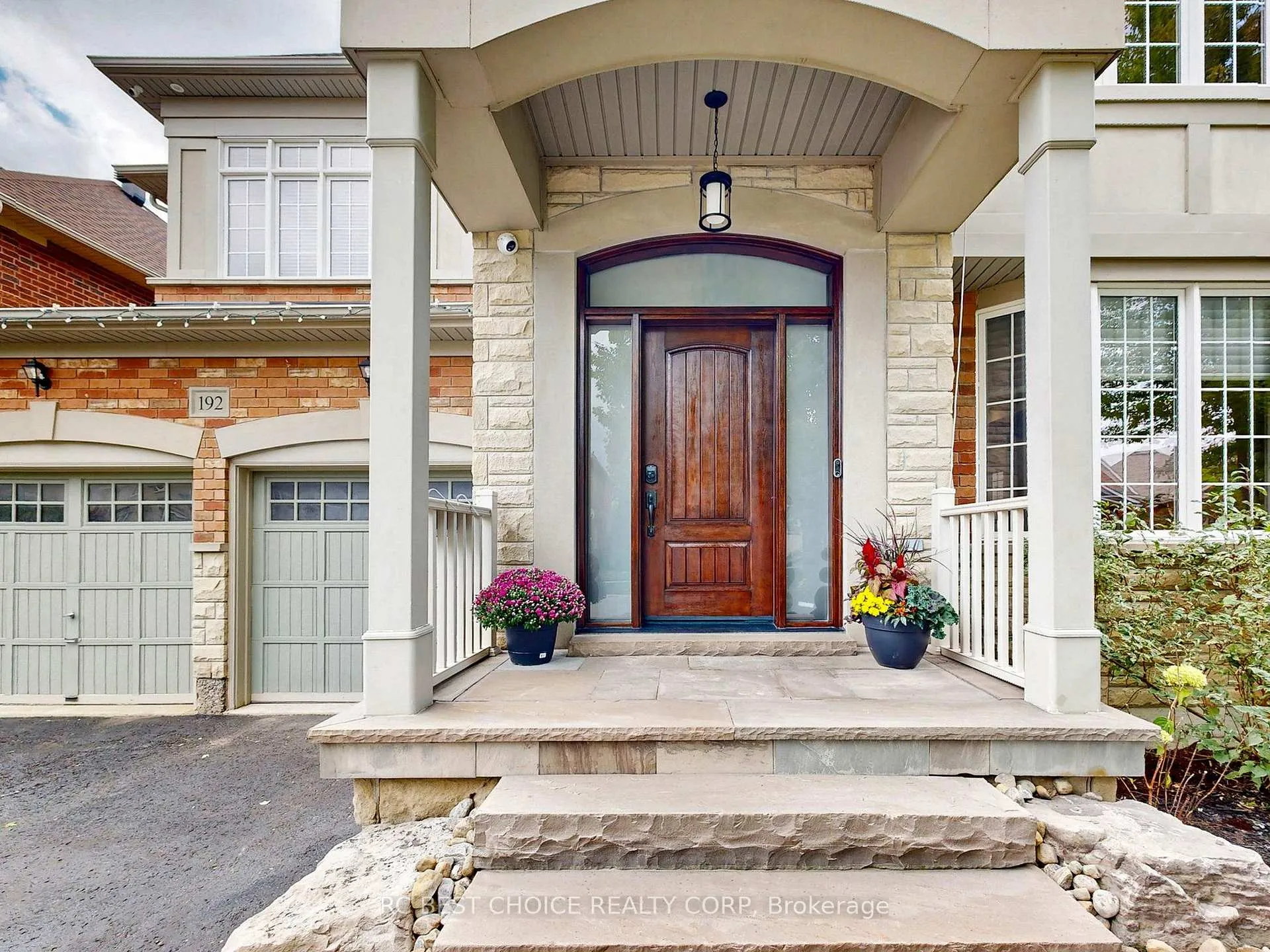 Photo 3 of 192 Tonner Crescent, Aurora, Bayview Northeast — HOMEH