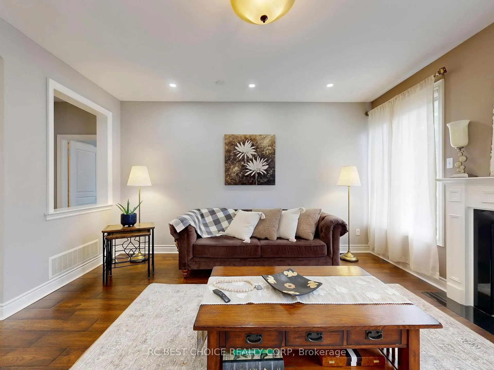 Photo 7 of 192 Tonner Crescent, Aurora, Bayview Northeast — HOMEH