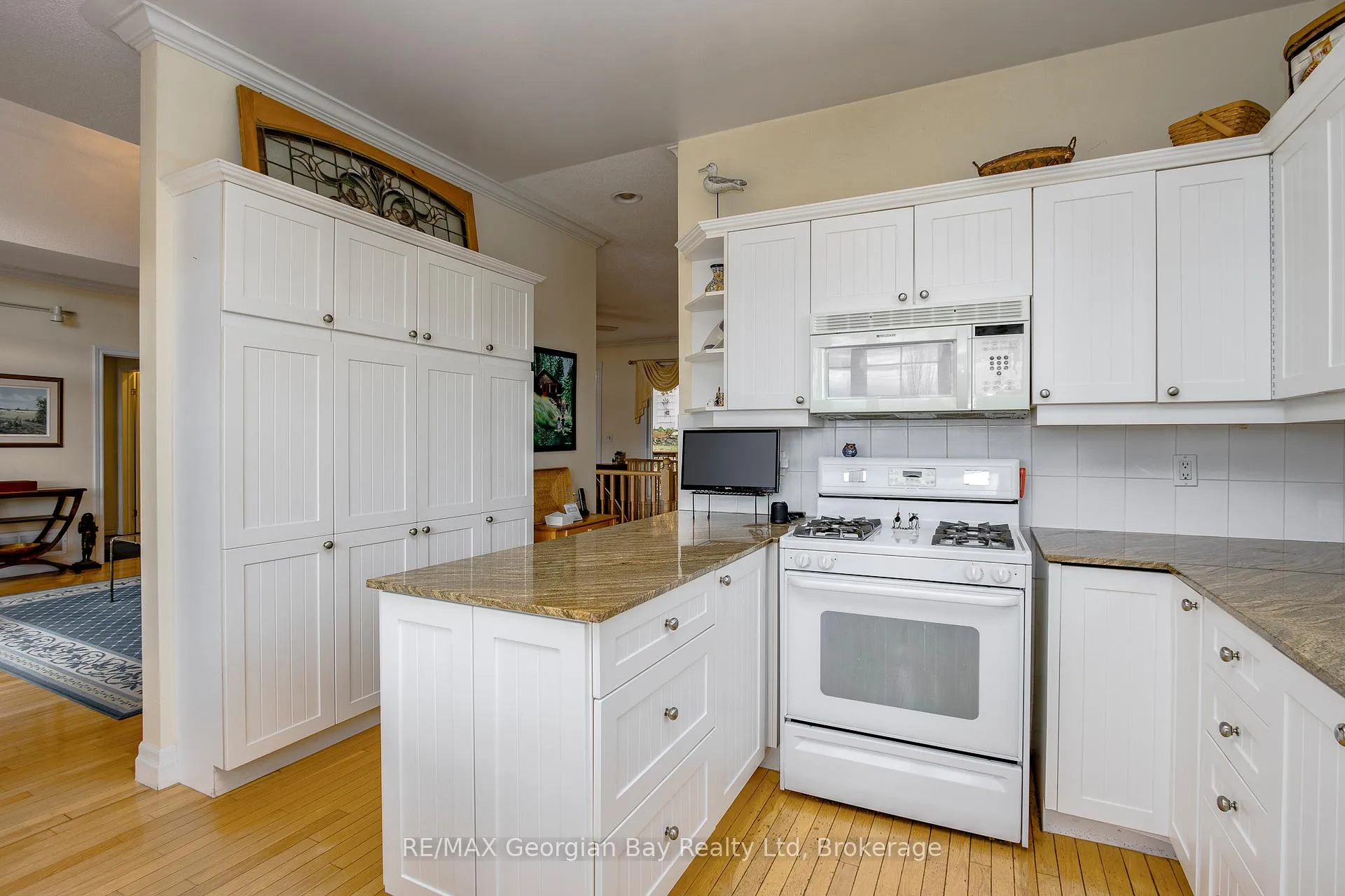Photo 16 of 426 Aberdeen Boulevard, Midland — HOMEH
