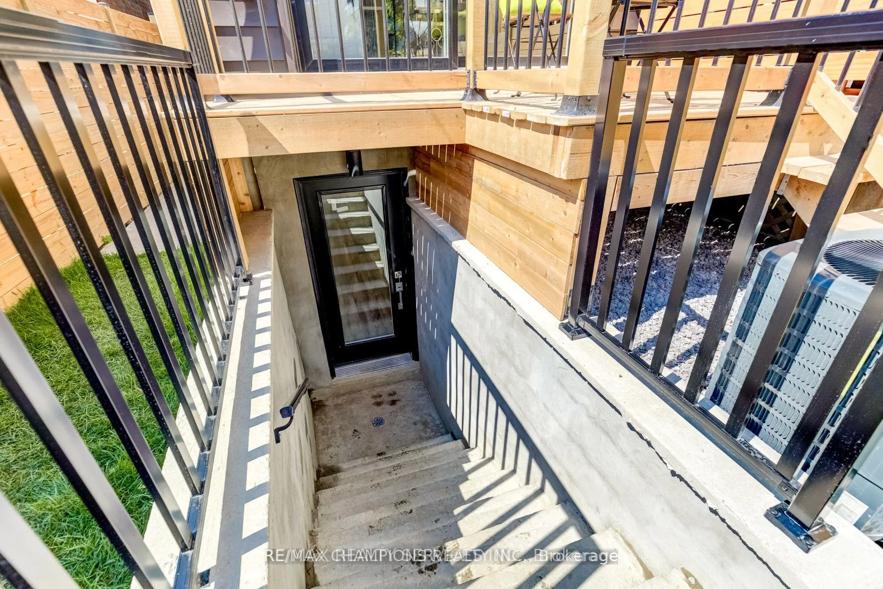 Photo 3 of Unit Bsmt, 41 Caroline Avenue, Toronto, South Riverdale — HOMEH