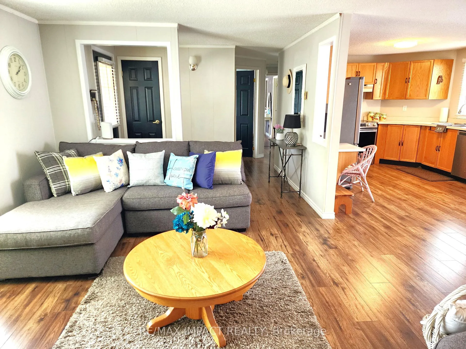 Photo 4 of 4 Champlain Court, Clarington, Newcastle — HOMEH