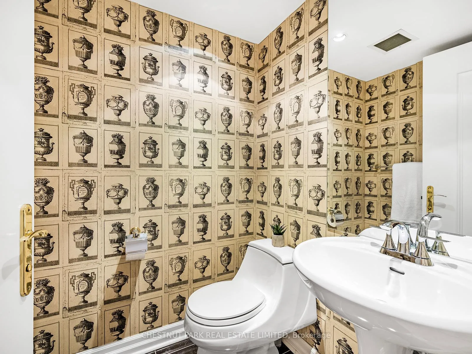Photo 5 of Unit 405, 2727 Yonge Street, Toronto, Lawrence Park South — HOMEH