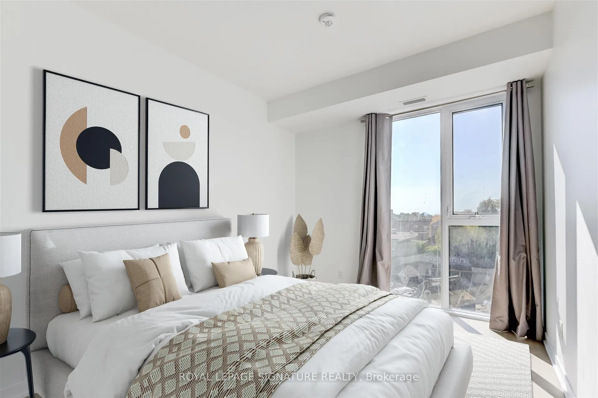 Photo 4 of Unit 501, 185 Alberta Avenue, Toronto, Oakwood Village — HOMEH
