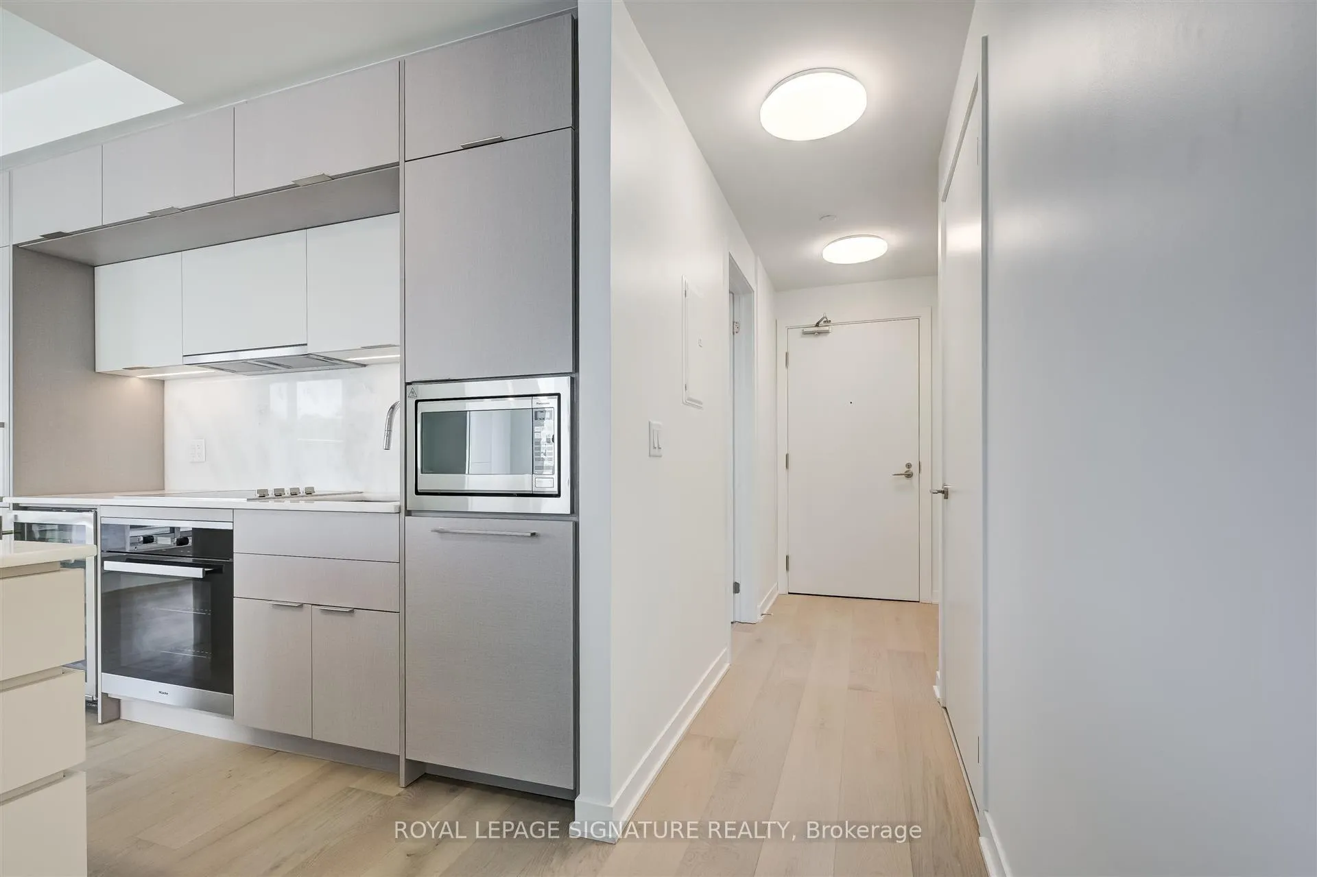 Photo 7 of Unit 501, 185 Alberta Avenue, Toronto, Oakwood Village — HOMEH