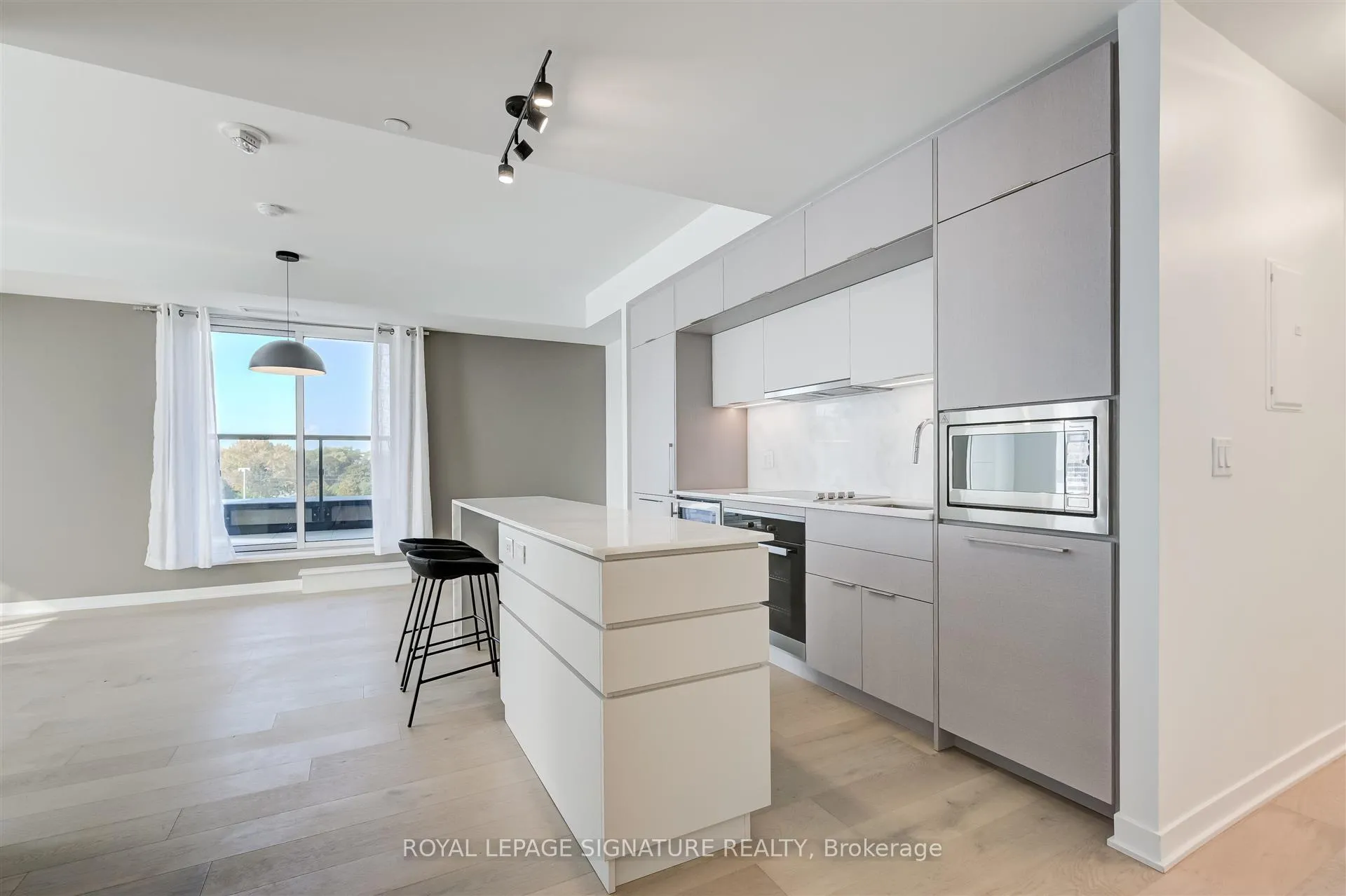 Photo 8 of Unit 501, 185 Alberta Avenue, Toronto, Oakwood Village — HOMEH