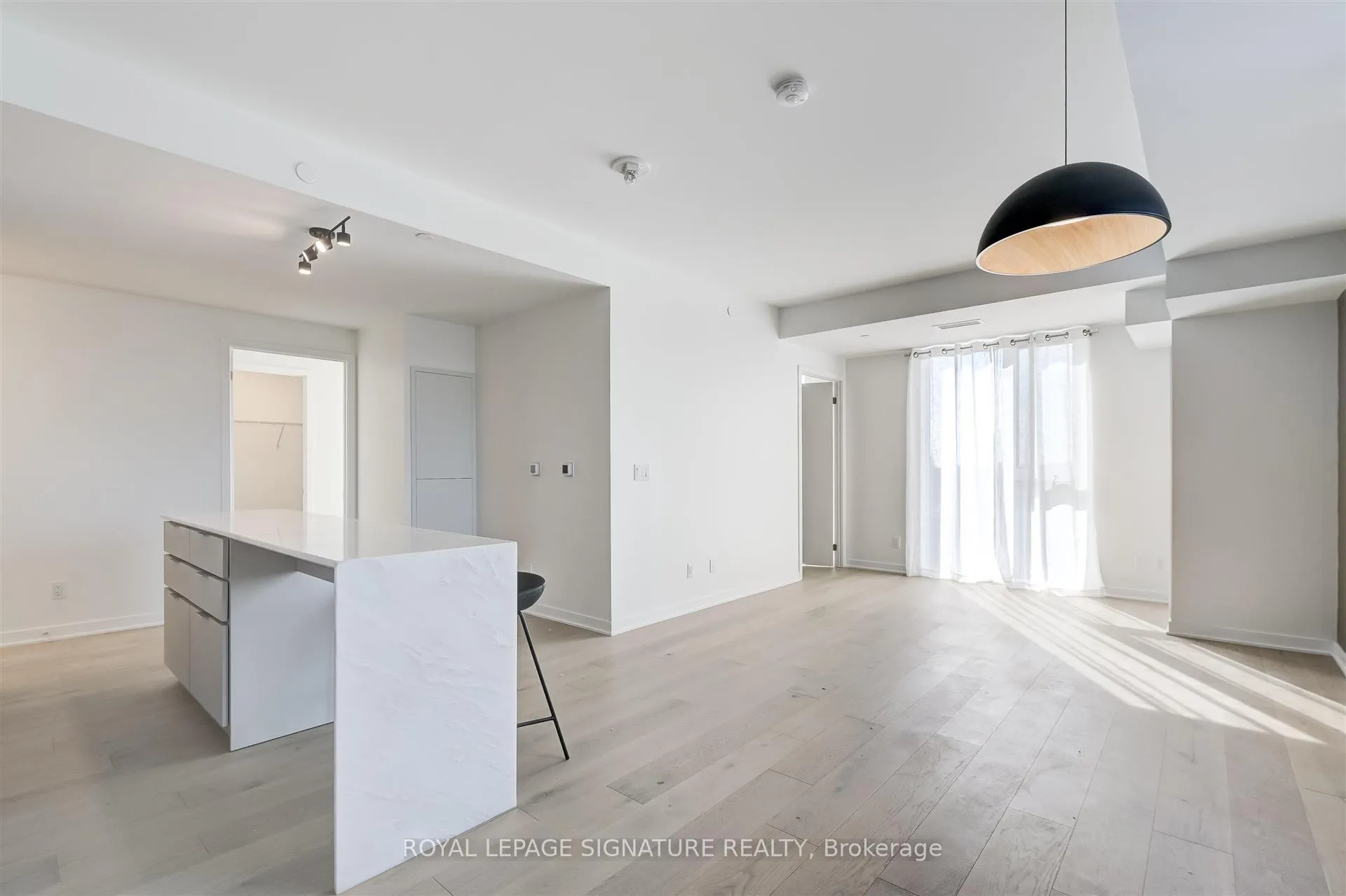 Photo 10 of Unit 501, 185 Alberta Avenue, Toronto, Oakwood Village — HOMEH