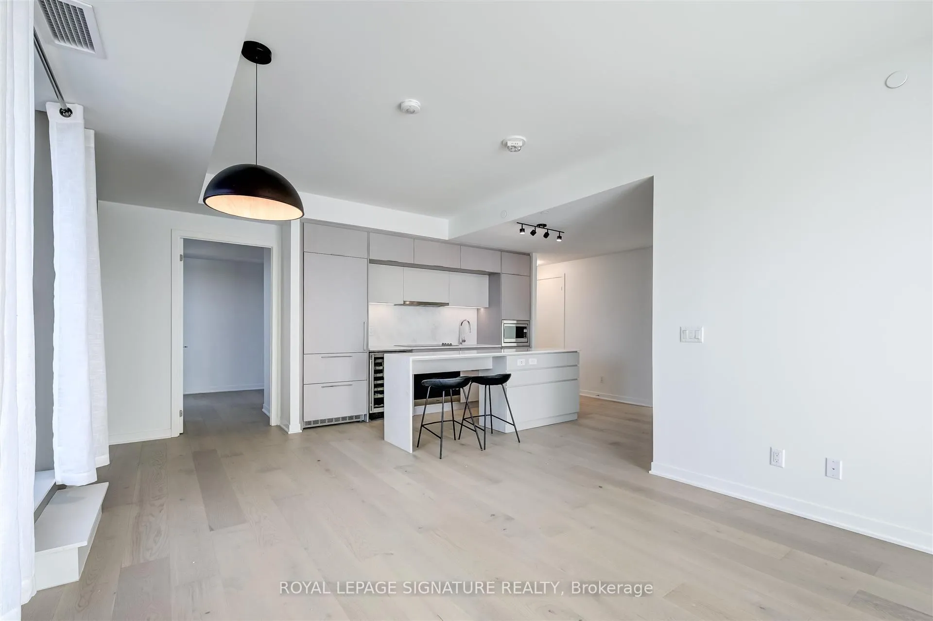 Photo 11 of Unit 501, 185 Alberta Avenue, Toronto, Oakwood Village — HOMEH