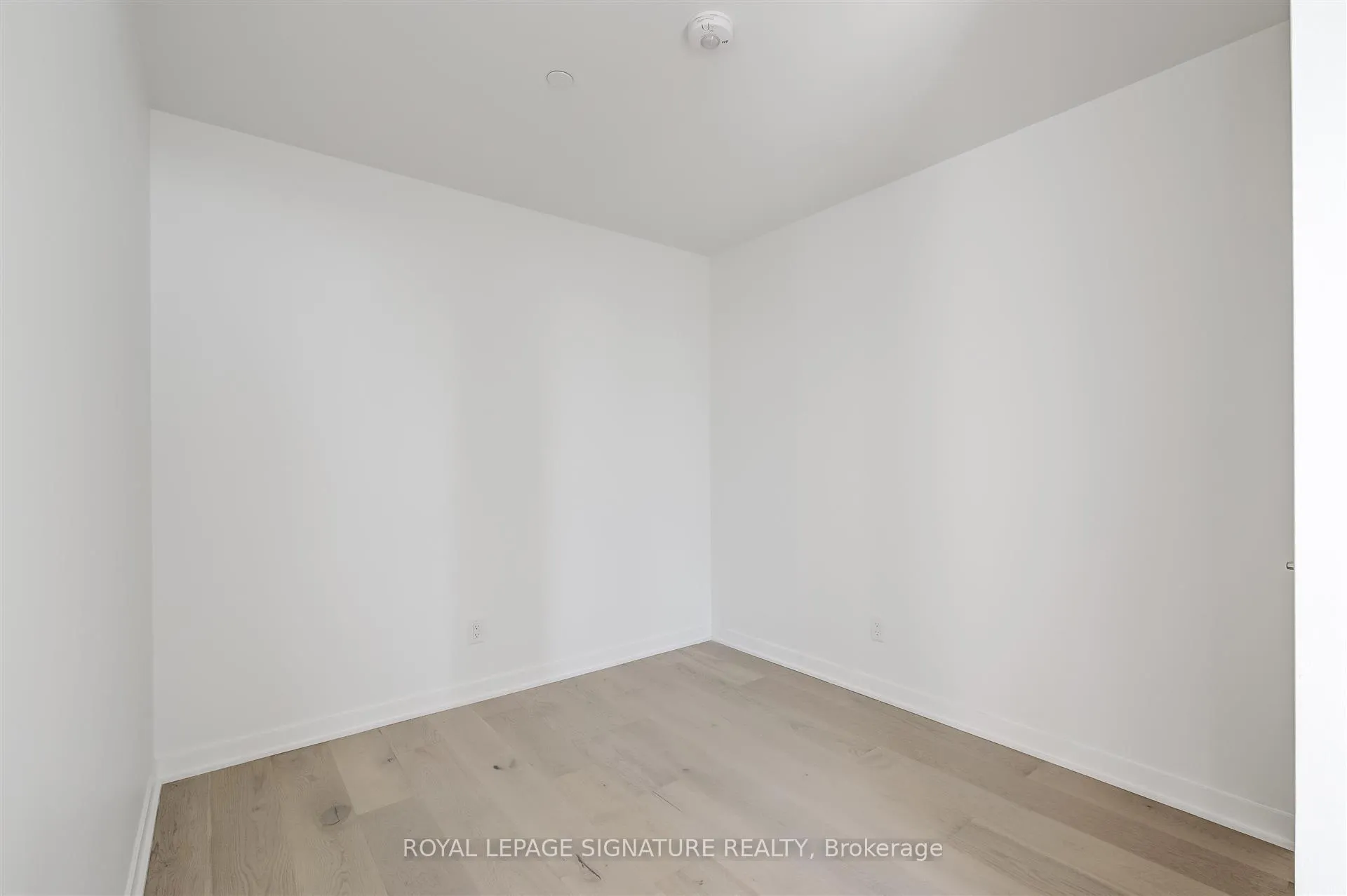 Photo 12 of Unit 501, 185 Alberta Avenue, Toronto, Oakwood Village — HOMEH