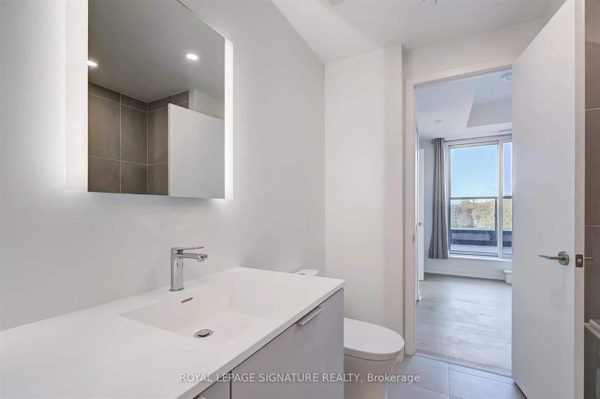 Photo 14 of Unit 501, 185 Alberta Avenue, Toronto, Oakwood Village — HOMEH