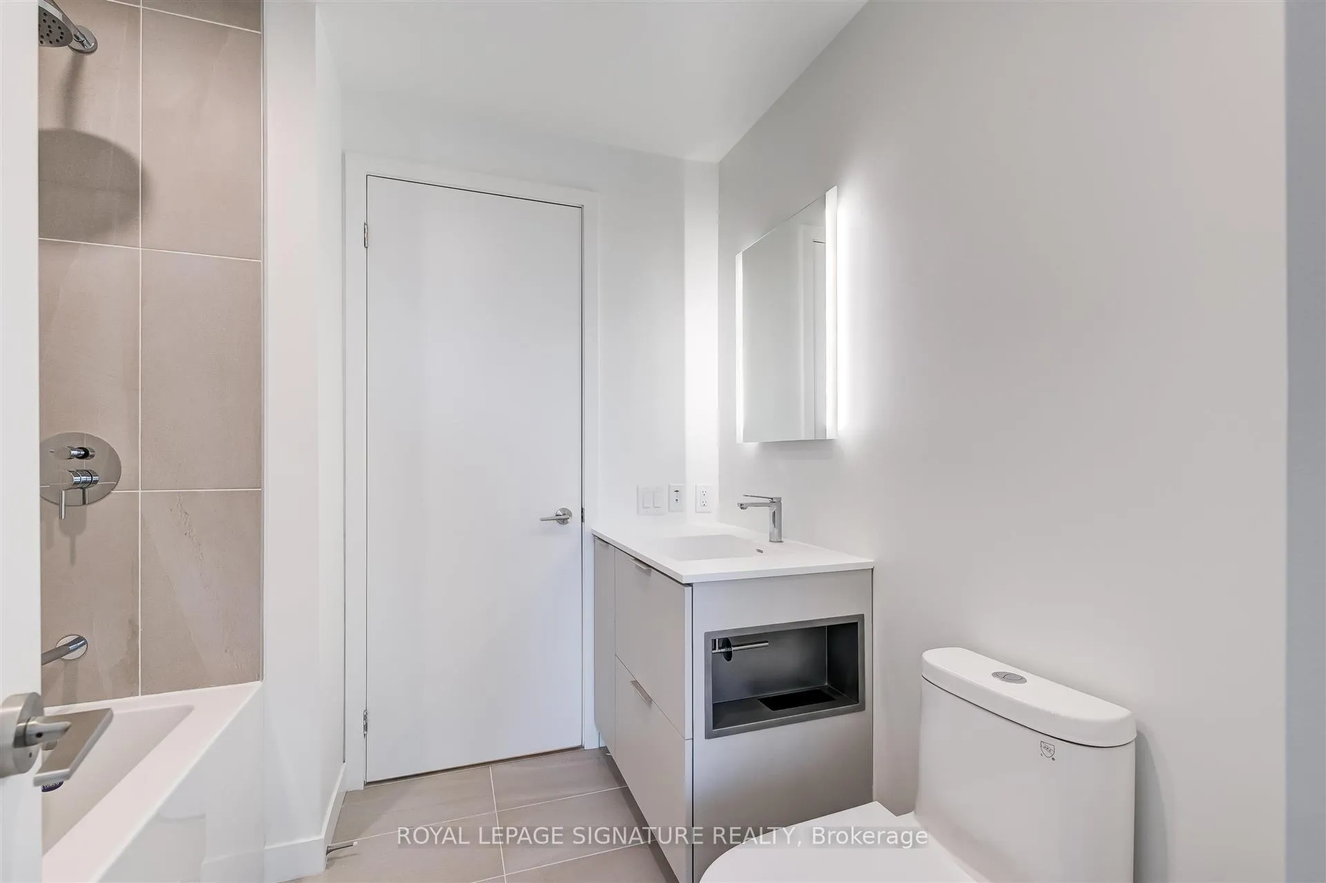 Photo 15 of Unit 501, 185 Alberta Avenue, Toronto, Oakwood Village — HOMEH