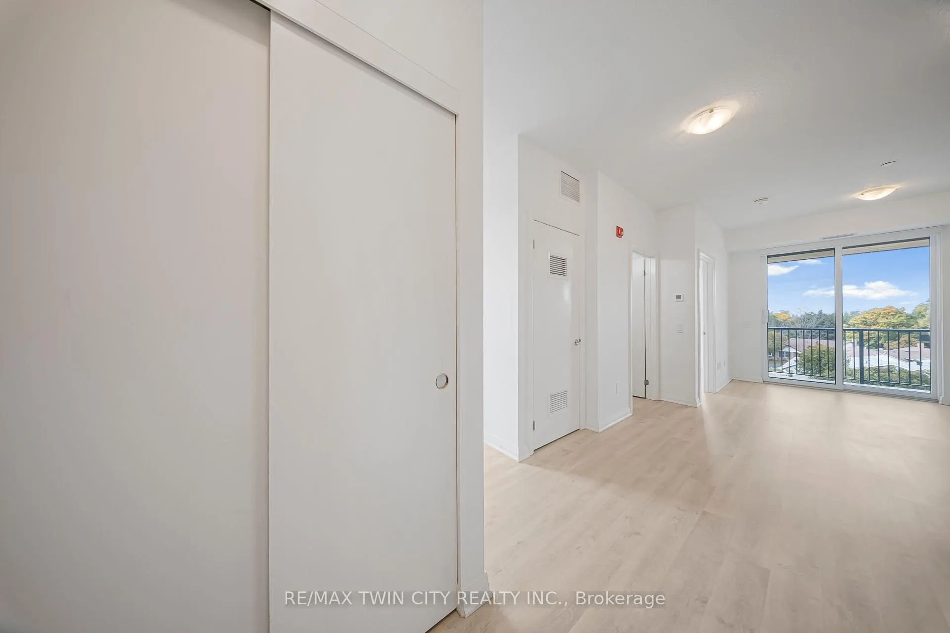 Photo 12 of Unit 404, 101 Golden Eagle Road, Waterloo — HOMEH