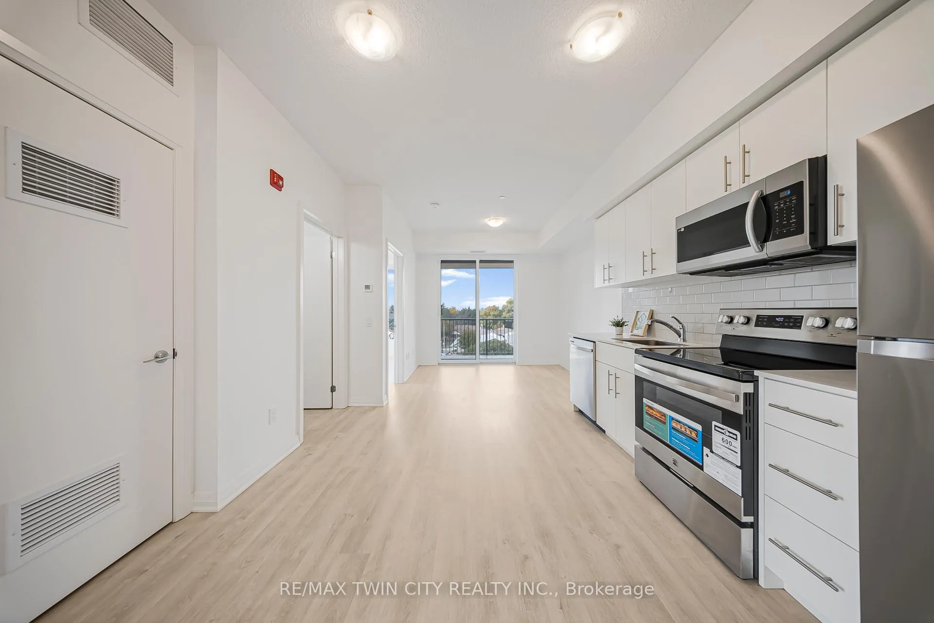 Photo 13 of Unit 404, 101 Golden Eagle Road, Waterloo — HOMEH